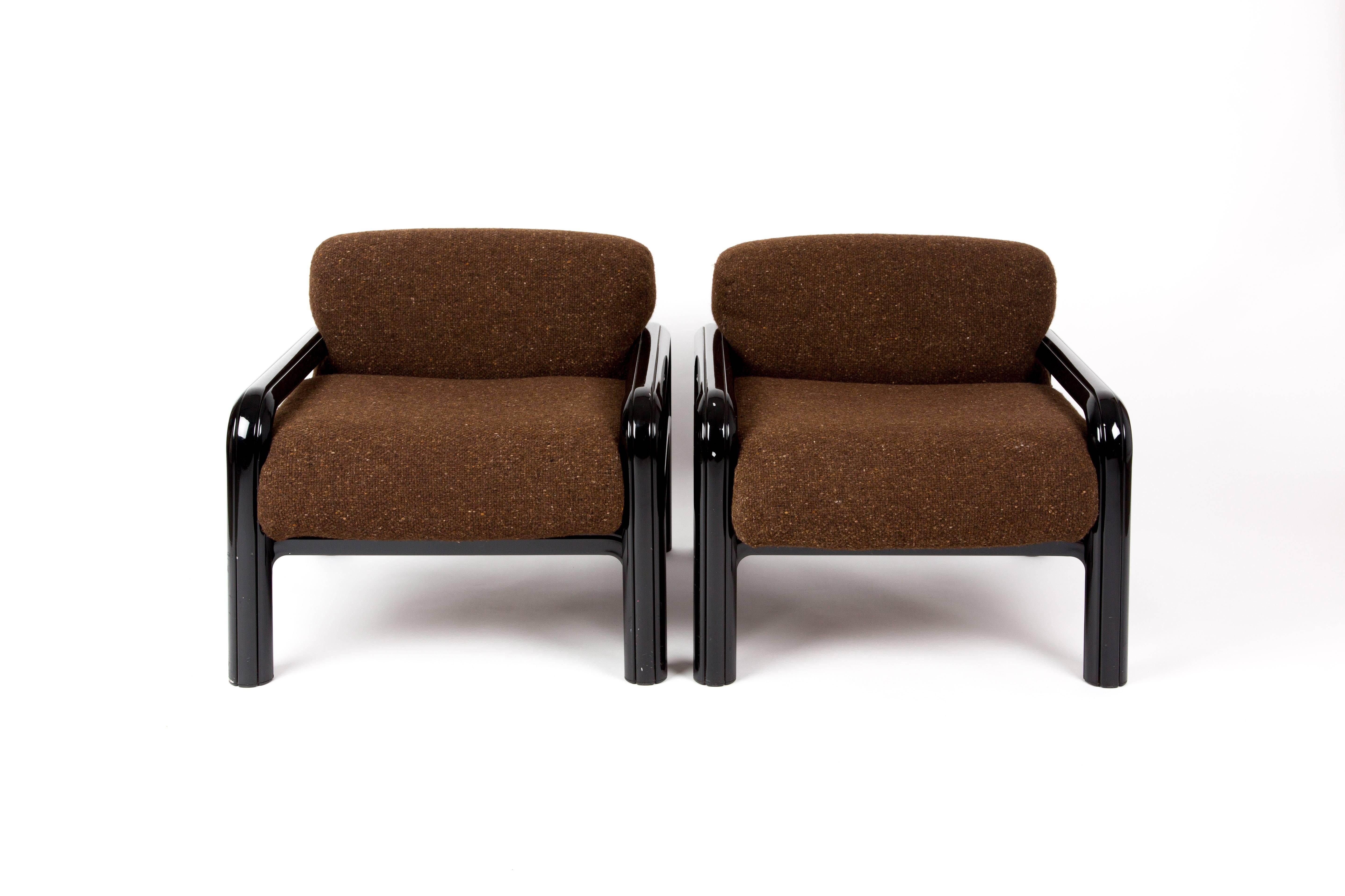 A set of two knoll lounge chairs. The alumium framers are black painted. The frames are build up like in nature. Round flora form. The cushion are very comfortable. Thick and the fabric is of original brown wool. The springs are of metal with a