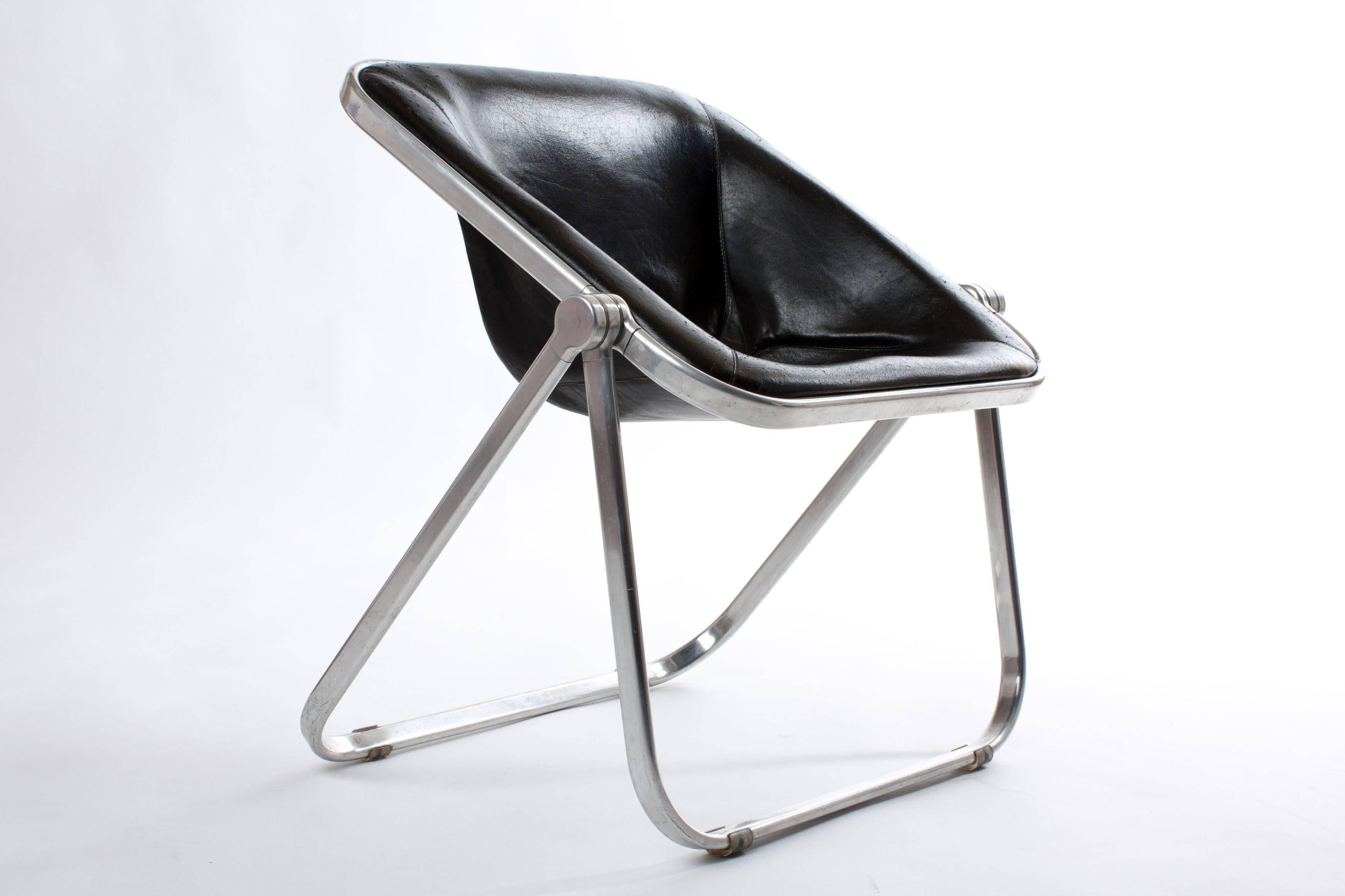 The PLONA FOLDING CHAIR is an efficient modern reworking of the traditional wooden folding chair. When collapsed, it is very thin in depth, excluding the central sitting part. This is the luxe leather edition of the Plia.