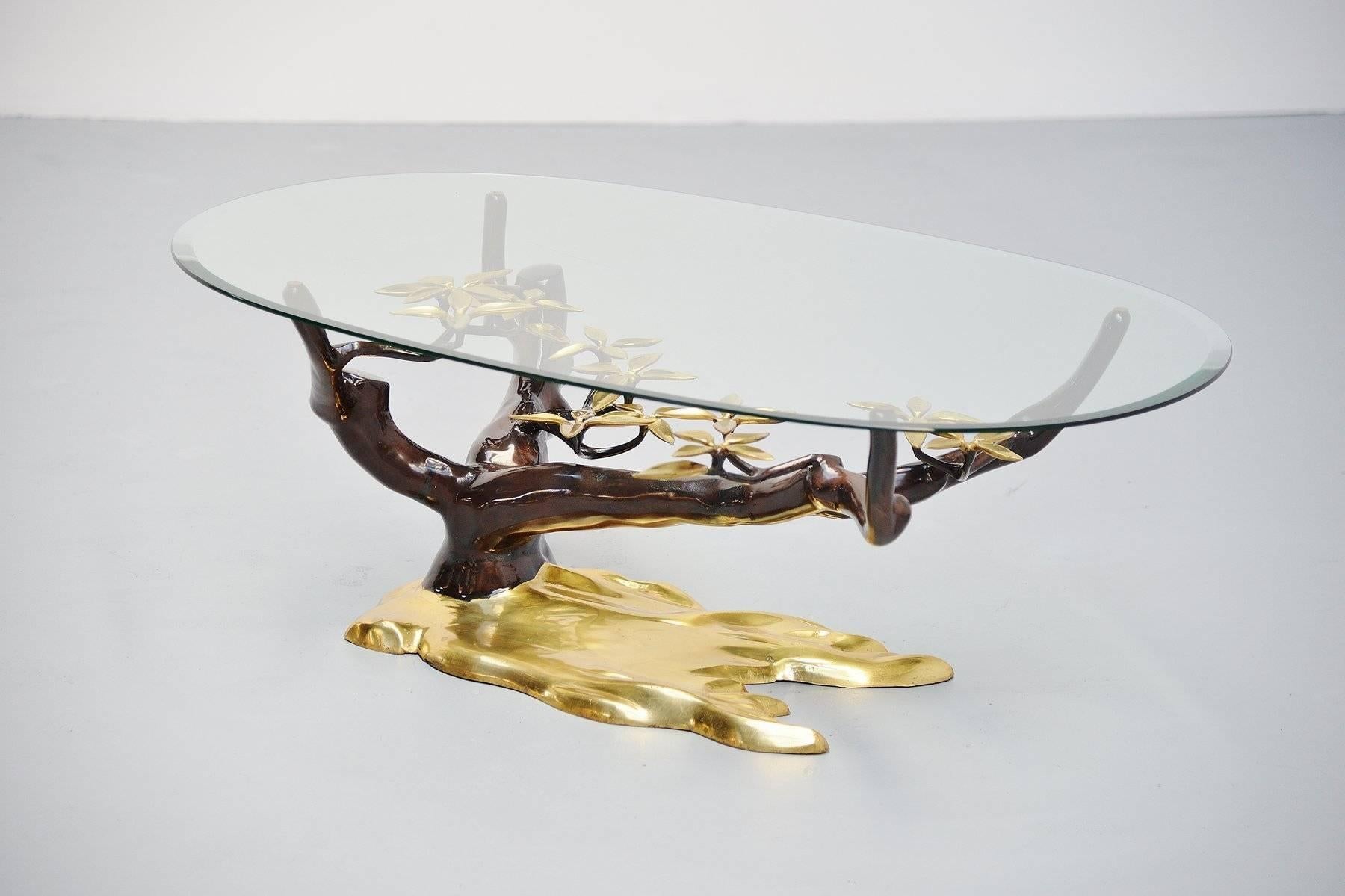 Sculptural coffee table in solid bronze.
This very nice sculpted bronze coffee table has a (bonsai) tree form and a glass oval top. The base is made of solid bronze and has a transparent lacquer finish to protect the bronzes glaze. Table would look