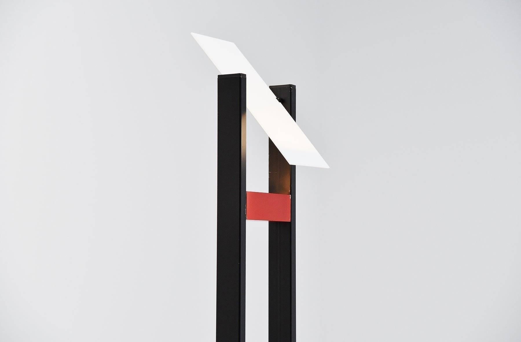 Very nice large uplighter made in the Memphis period where Ettore Sottsass and Alessandro Mendini founded the style. This lamp has a marble base and black lacquered arms, a nice red detail and plexi diffuser so you can adjust the light beam. The