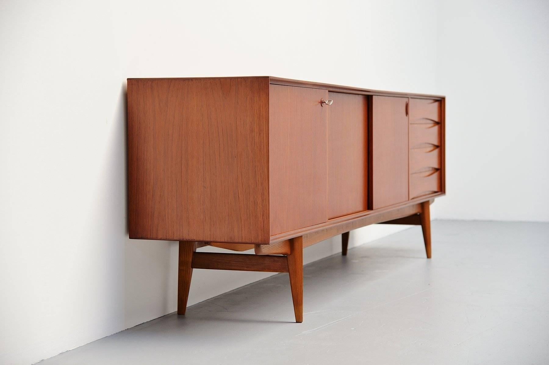 Oswald Vermaercke Paola Sideboard V-Form, Belgium, 1959 In Good Condition In Roosendaal, Noord Brabant