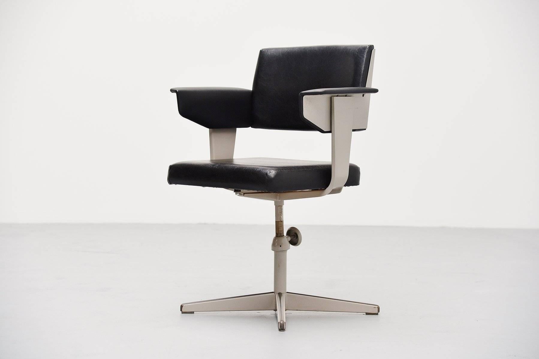 Dutch Friso Kramer Revolve Desk Chair Ahrend de Cirkel, 1960