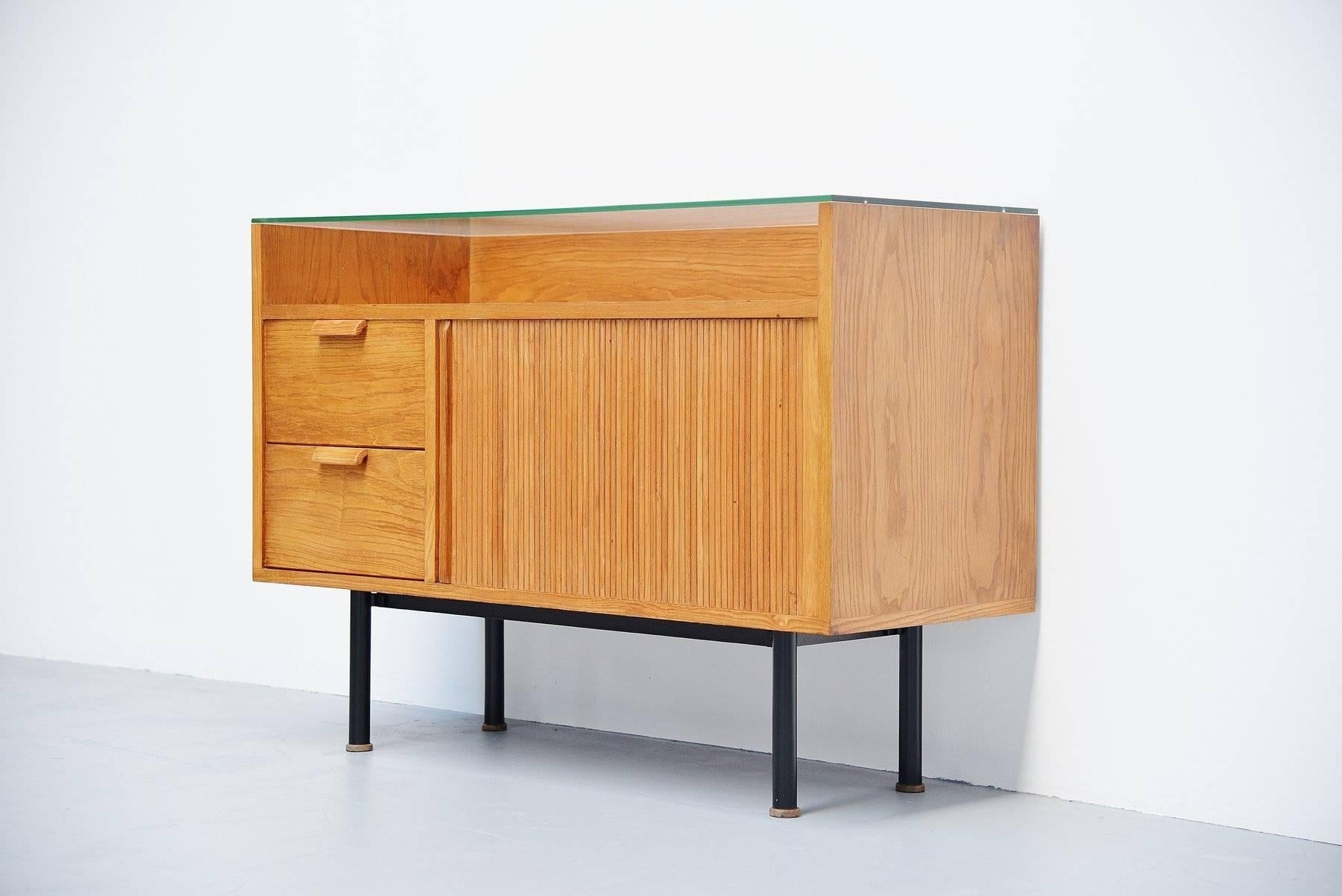 Hein Salomonson Small Showcase Cabinet AP, 1958 In Good Condition In Roosendaal, Noord Brabant