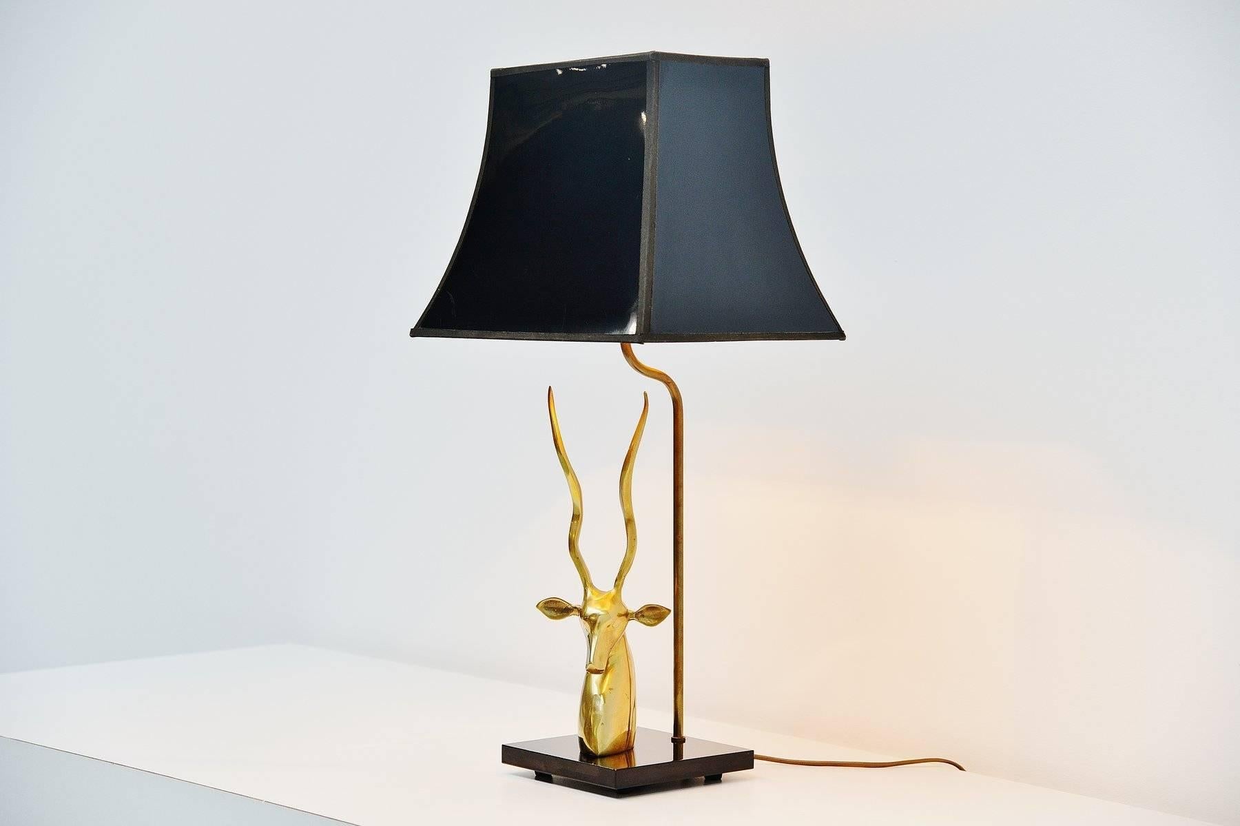 Deer Head Table Lamp in Brass, France, 1975 In Good Condition For Sale In Roosendaal, Noord Brabant