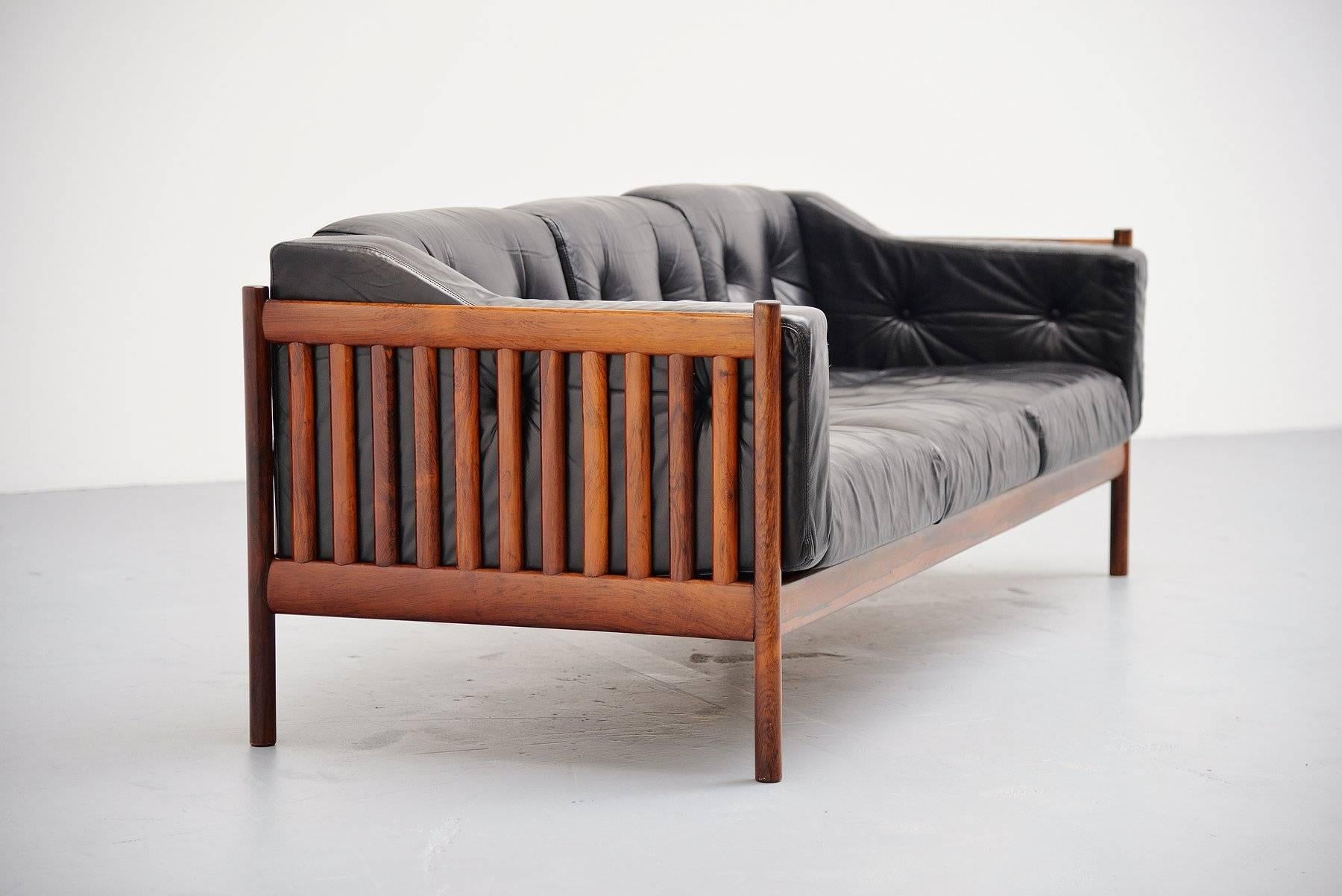 Rosewood Leather Lounge Sofa, Denmark, 1960 In Good Condition In Roosendaal, Noord Brabant