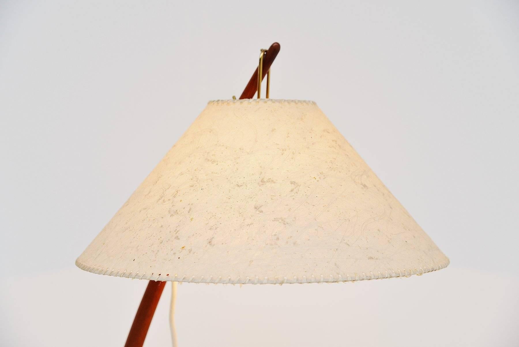Very nice and rare table lamp designed by J.T. Kalmar for Kalmar Werkstätten, 1947. This is a very nice and early example as some of the Kalmar lamps are back into production. The shades height can be changed using the brass hooks at the back of the