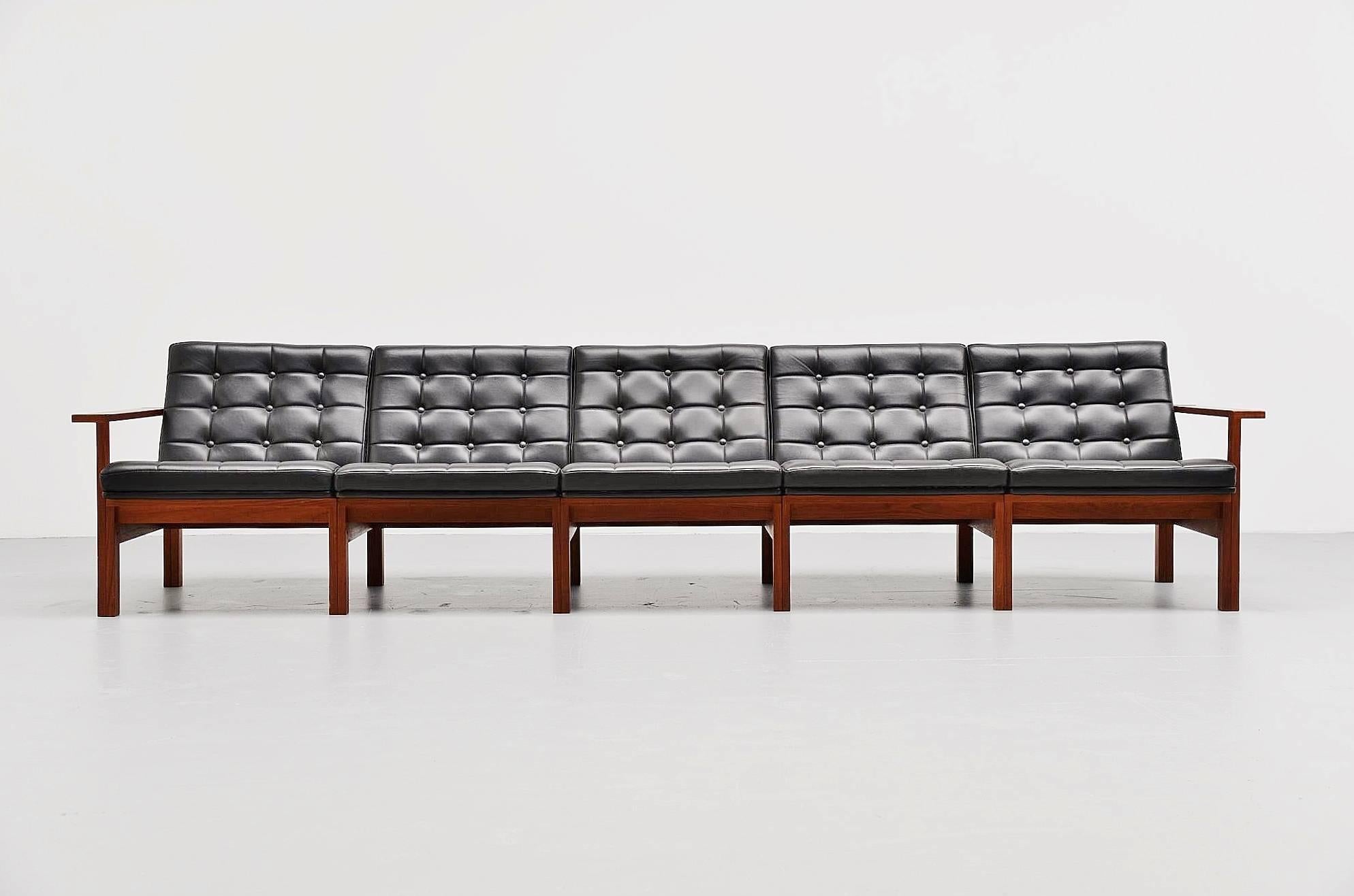 Nice modular 'moduline' sofa designed by Ole Gjerløv-Knudsen & Torben Lind, manufactured by France & Son, Denmark 1962. This sofa set is completely modular, can be used in different wanted positions. The frame is made of solid teak and the seats are