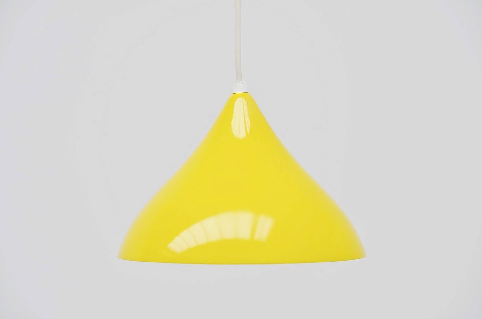 Very nice balance wall lamp by Cosack Leuchten, Germany, 1960. This is a very nice and ingenious wall lamp made and designed by Cosack. The lamp has a wall arm with several hooks, yellow lacquered, so the shade can be hung in different positions, or