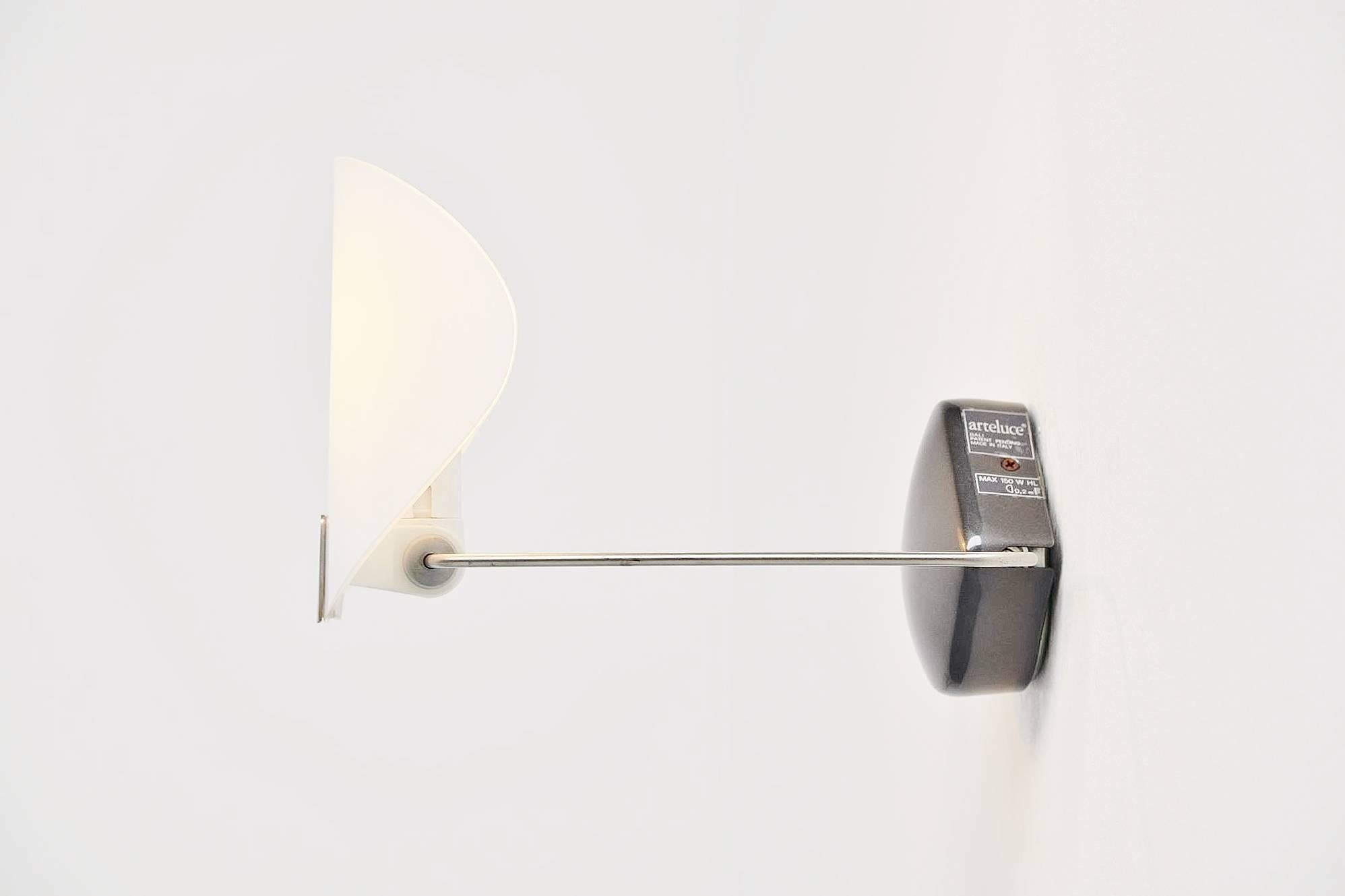 Paolo Rizzatto Bali Wall Lamp for Arteluce, 1977 In Excellent Condition In Roosendaal, Noord Brabant