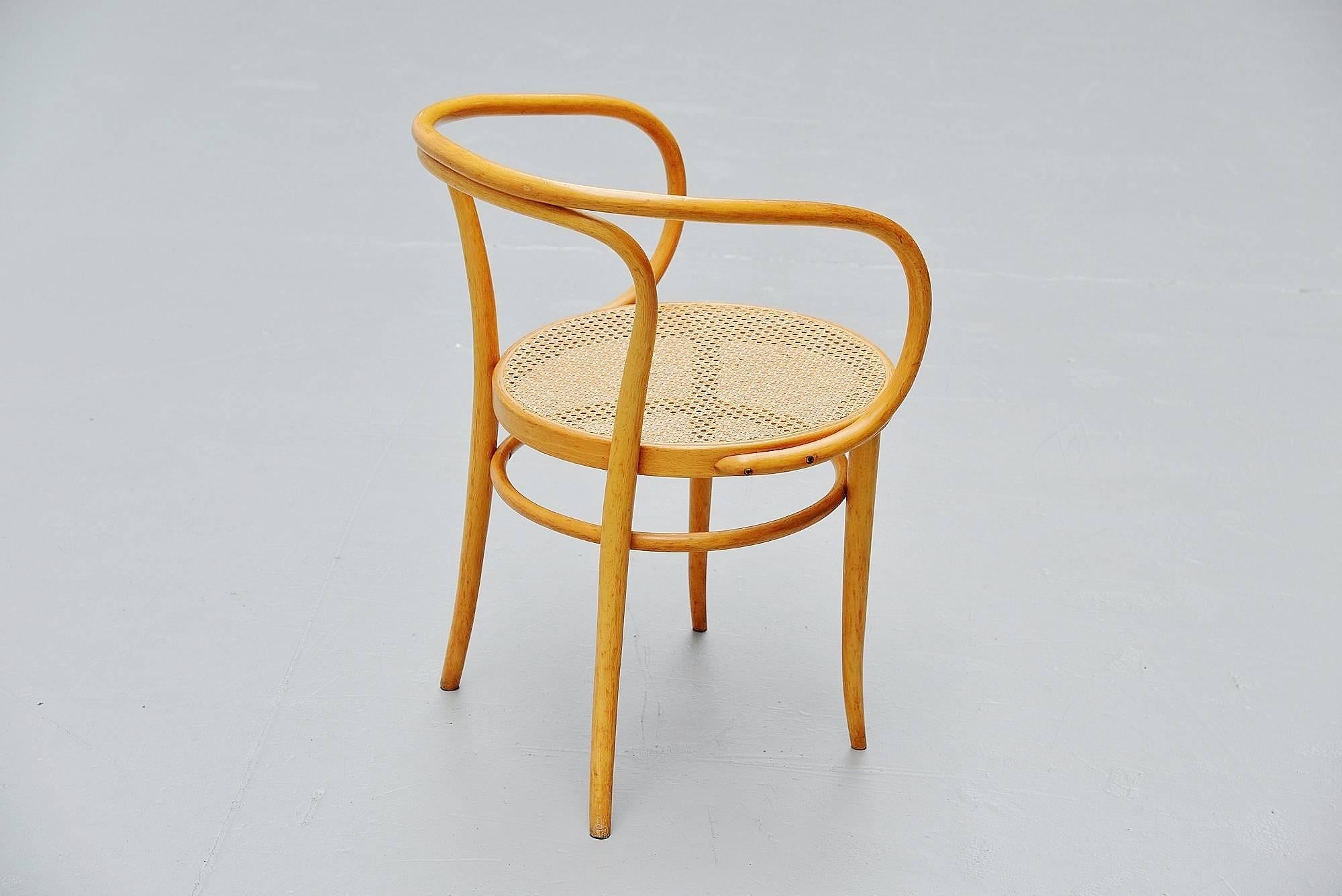 Thonet Dining Chairs Model 209, Austria, 1979 In Good Condition In Roosendaal, Noord Brabant