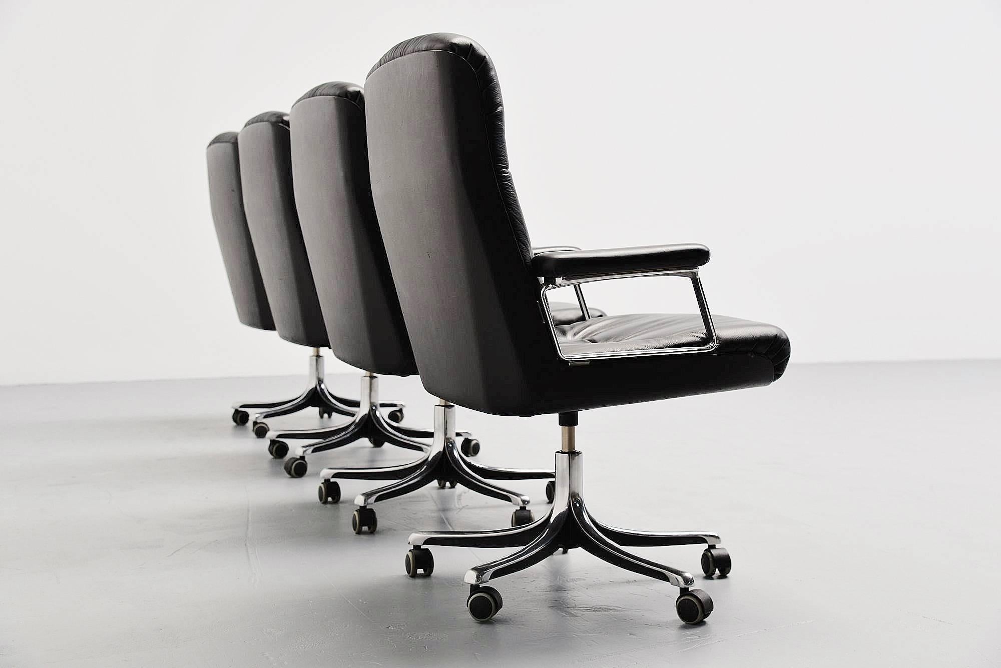 Nice set of four executive office armchairs designed by Osvaldo Borsani, manufactured by Tecno, Italy, 1966-1976. These chairs are from the P125 series which were in different editions. The production was between 1966-1976. These chairs are the