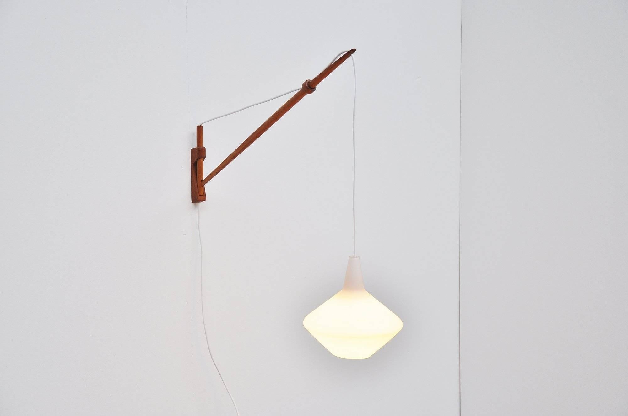 Lisa Johansson Pape Arc Wall Lamp, Finland, 1954 In Excellent Condition In Roosendaal, Noord Brabant