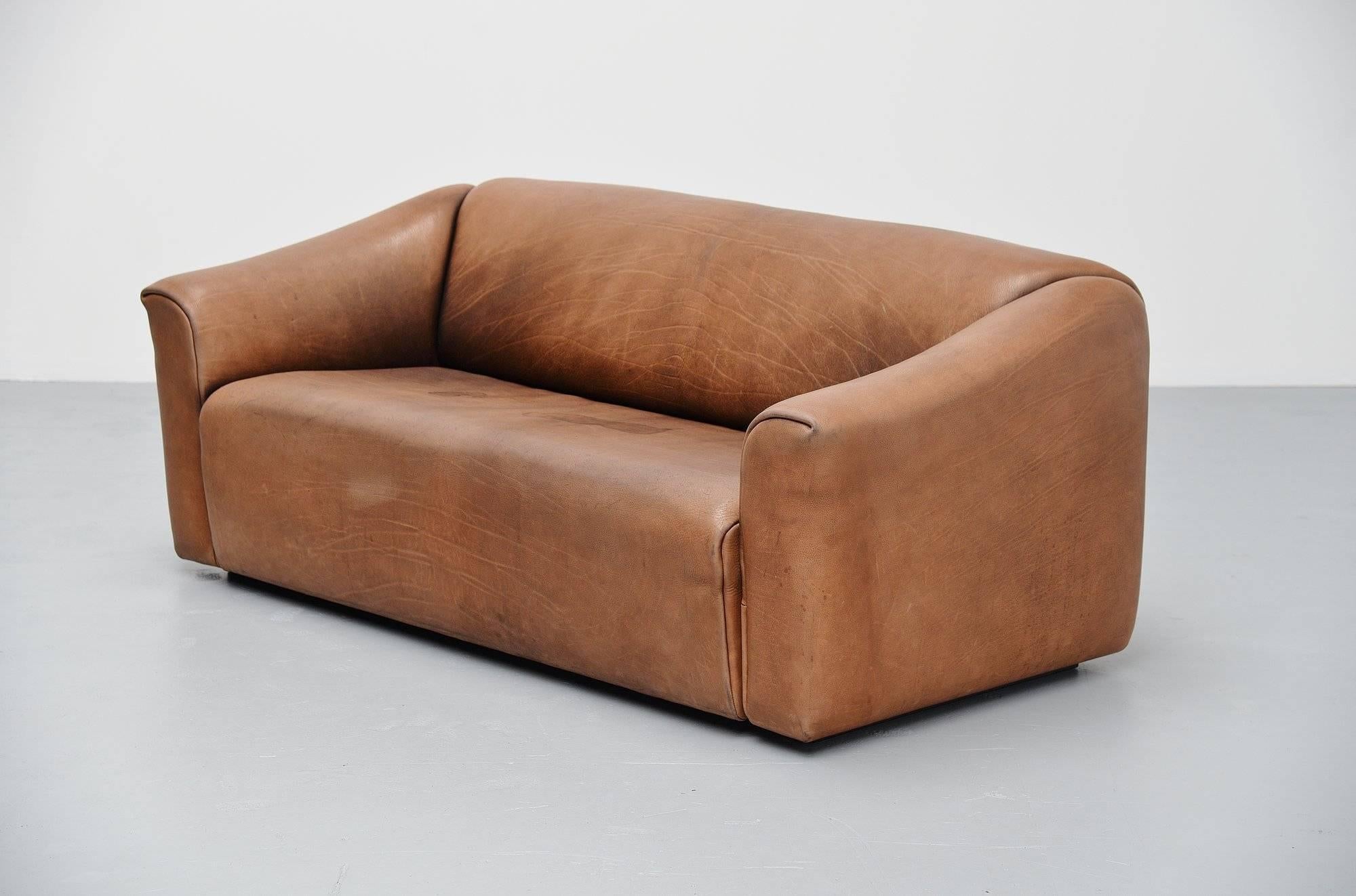 Very nice old version of the DS47 sofa designed and manufactured by De Sede, Switzerland, 1970. This heavy quality sofa is made of very thick buffalo leather of the best quality. De Sede is well-known for its quality seating and comfortable seating