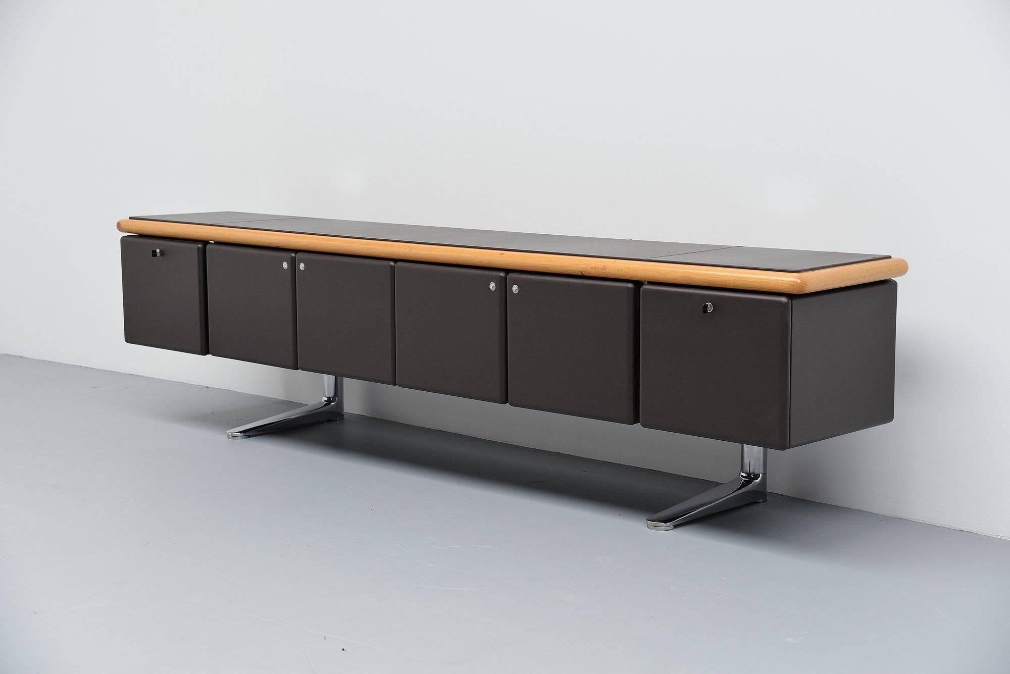 Super quality executive office sideboard from the executive collection designed by Warren platner and manufactured by Knoll International, USA 1973. This sideboard has 2 chrome plated metal legs and a long top with oak edge and dark brown leather
