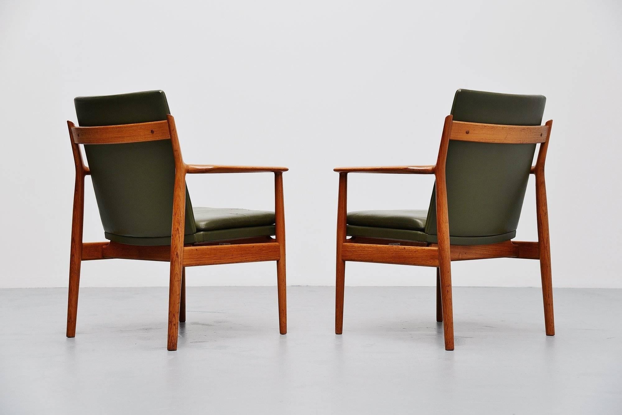 Nice pair of armchairs designed by Arne Vodder and manufactured by Sibast Mobler, Denmark, 1960. The chairs have a solid teak frame and green leather upholstery. The upholstery is still original but the seating cushions have new foam inside. The