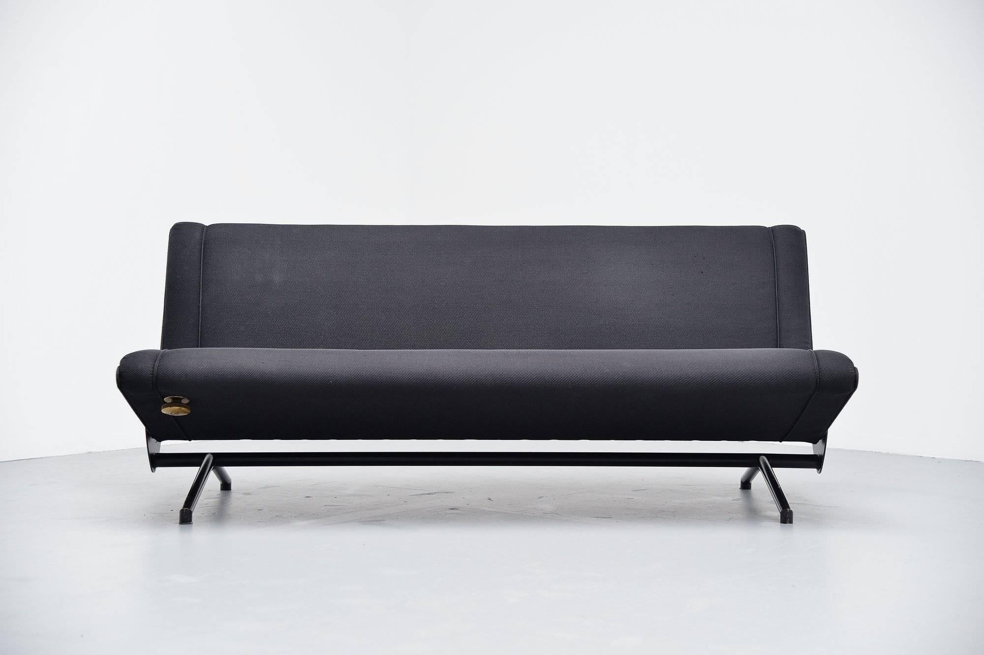 Iconic folding daybed sofa designed by Osvaldo Borsani and manufactured by Tecno, Italy, 1954. The sofa has a black lacquered tubular metal frame with brass adjusting details. It still has its original black ribbed upholstery that is in fair