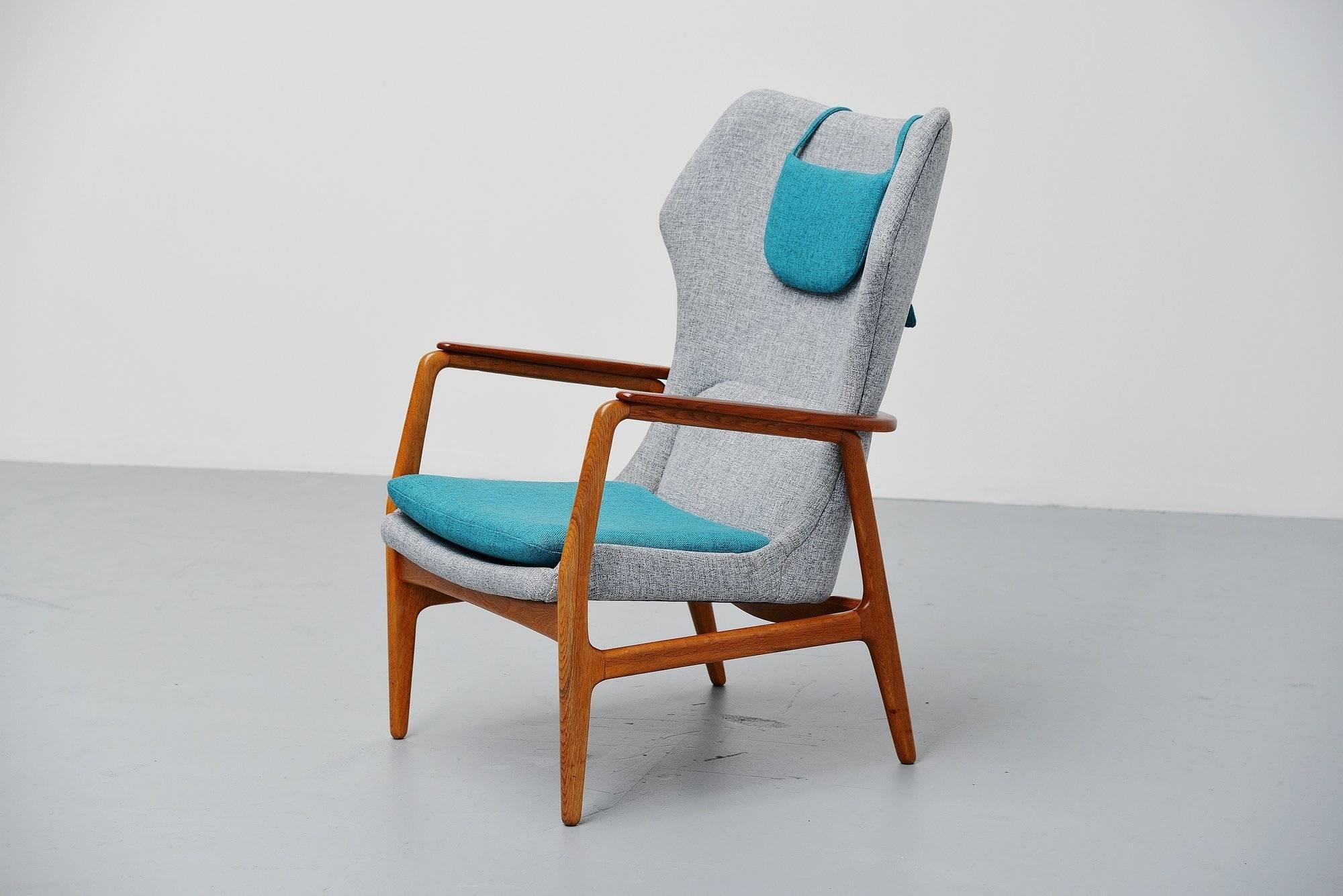 Very nice high lounge chair designed by Aksel Bender Madsen and Schubell and manufactured by Bovenkamp, Holland 1960. Aksel Bender Madsen was attracted by Bovenkamp to work for them and 1950s begin of the 1960s. He designed and helped Bovenkamp to