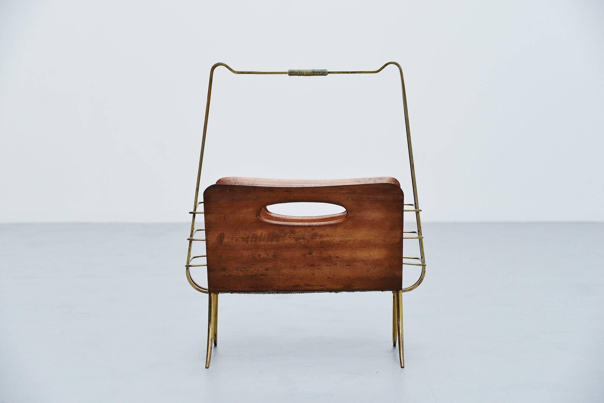 Very nicely shaped magazine rack in the style of Ico Parisi, made in Italy, 1950. This rack was made of solid brass and organic shaped teak wood. The piece is in good original condition and the shape of this is amazing ofcourse. Very nice and
