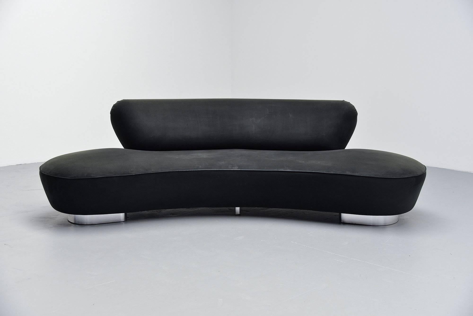 Very nice sculptural lounge sofa designed by Vladimir Kagan and manufactured by Directional, United States 1999. This sofa was upholstered upon request in black suede of high quality. The sofa is not marked but this was purchased ca 1999 and used in
