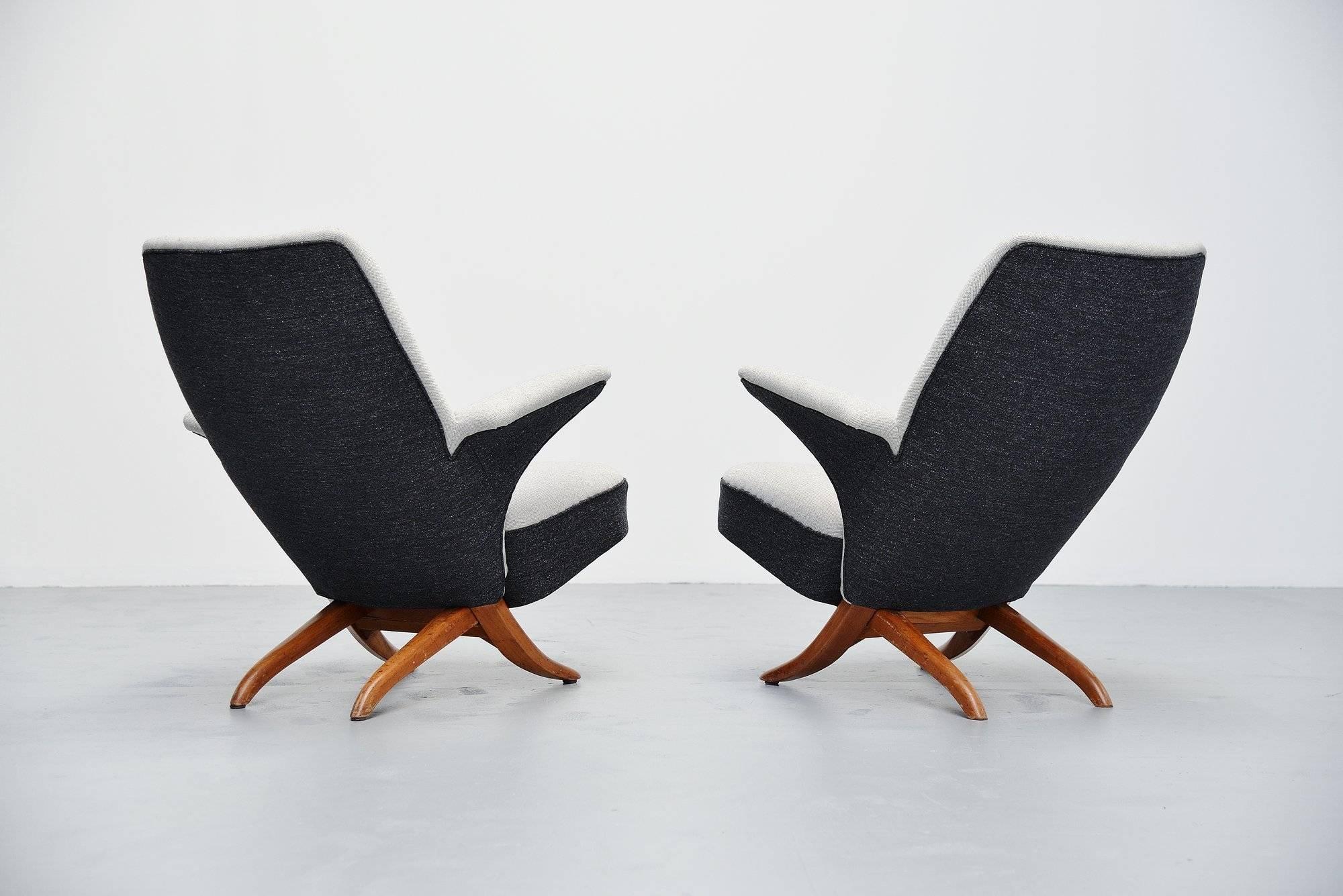 Very nice pair of iconic 'Penguin' chairs designed by Theo Ruth and manufactures by Artifort, Holland 1957. These chairs have beech legs and are newly upholstered in very dark grey, nearly black and very light grey, nearly white. Typical penguin