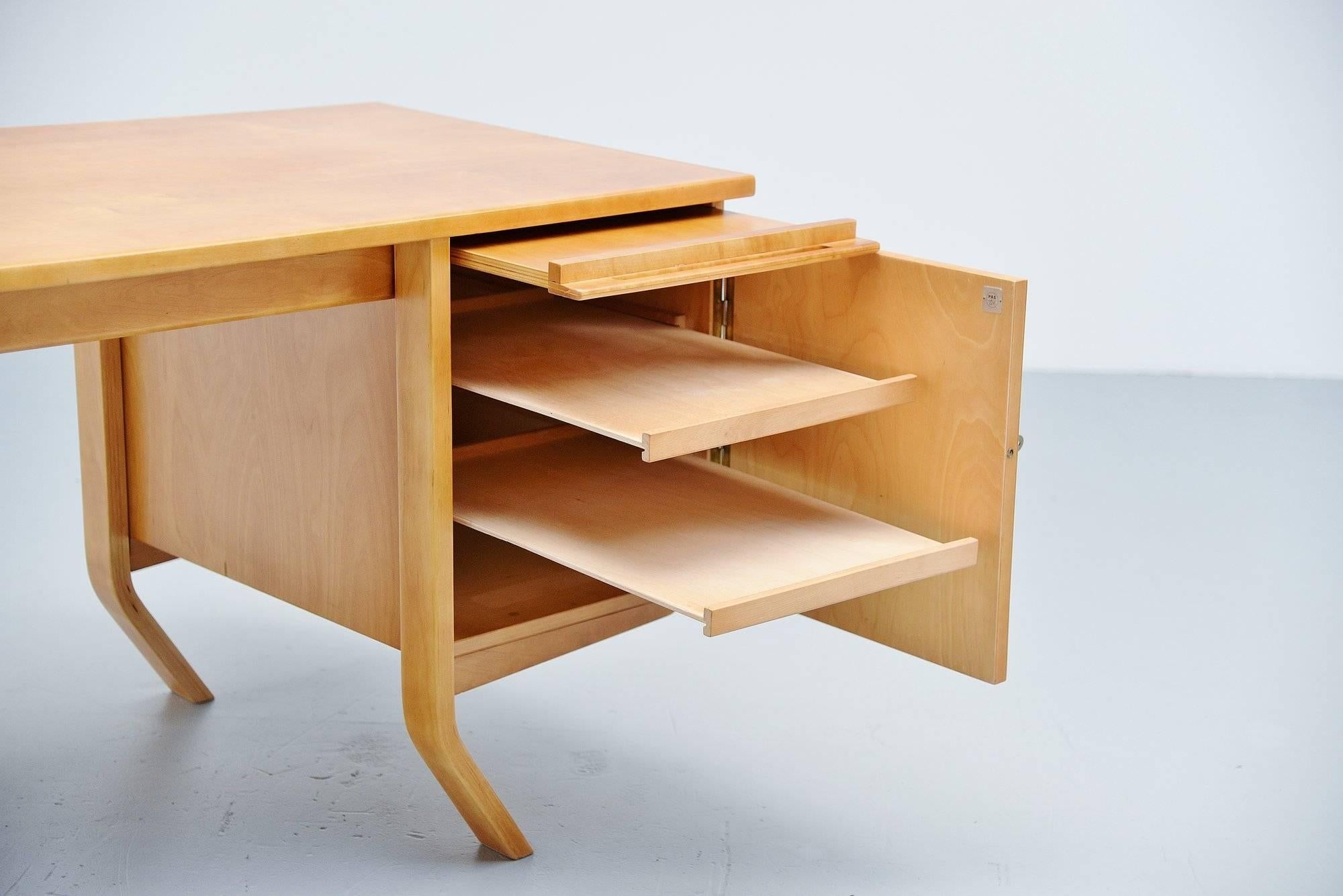 Pastoe EB04 Desk by Cees Braakman, Holland, 1952 In Excellent Condition In Roosendaal, Noord Brabant