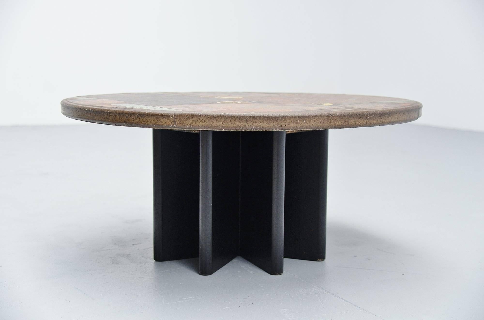 Very nice one off round shaped coffee table designed and made by Marcus Kingma, Holland, 1981. Marcus was the brother of Paul Kingma who started making these tables in the 1960s. Marcus helped Paul making table at the end of his career and