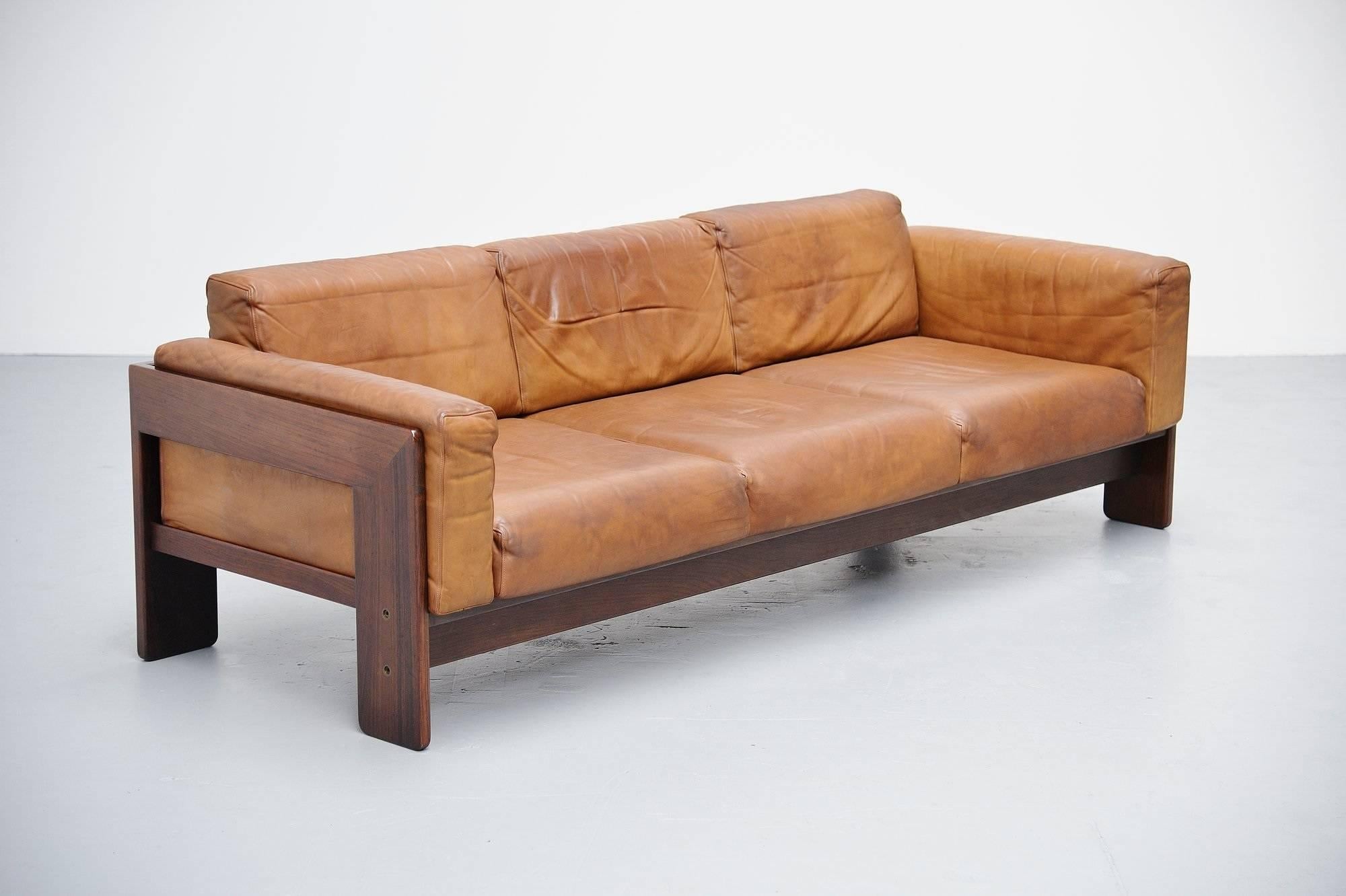 Very nice and comfortable lounge sofa from the Bastiano series, designed by Afra & Tobia Scarpa for Gavina, Italy, 1968. This sofa has a solid rosewood frame and very nice natural leather cushions. This is for the largest version available in these