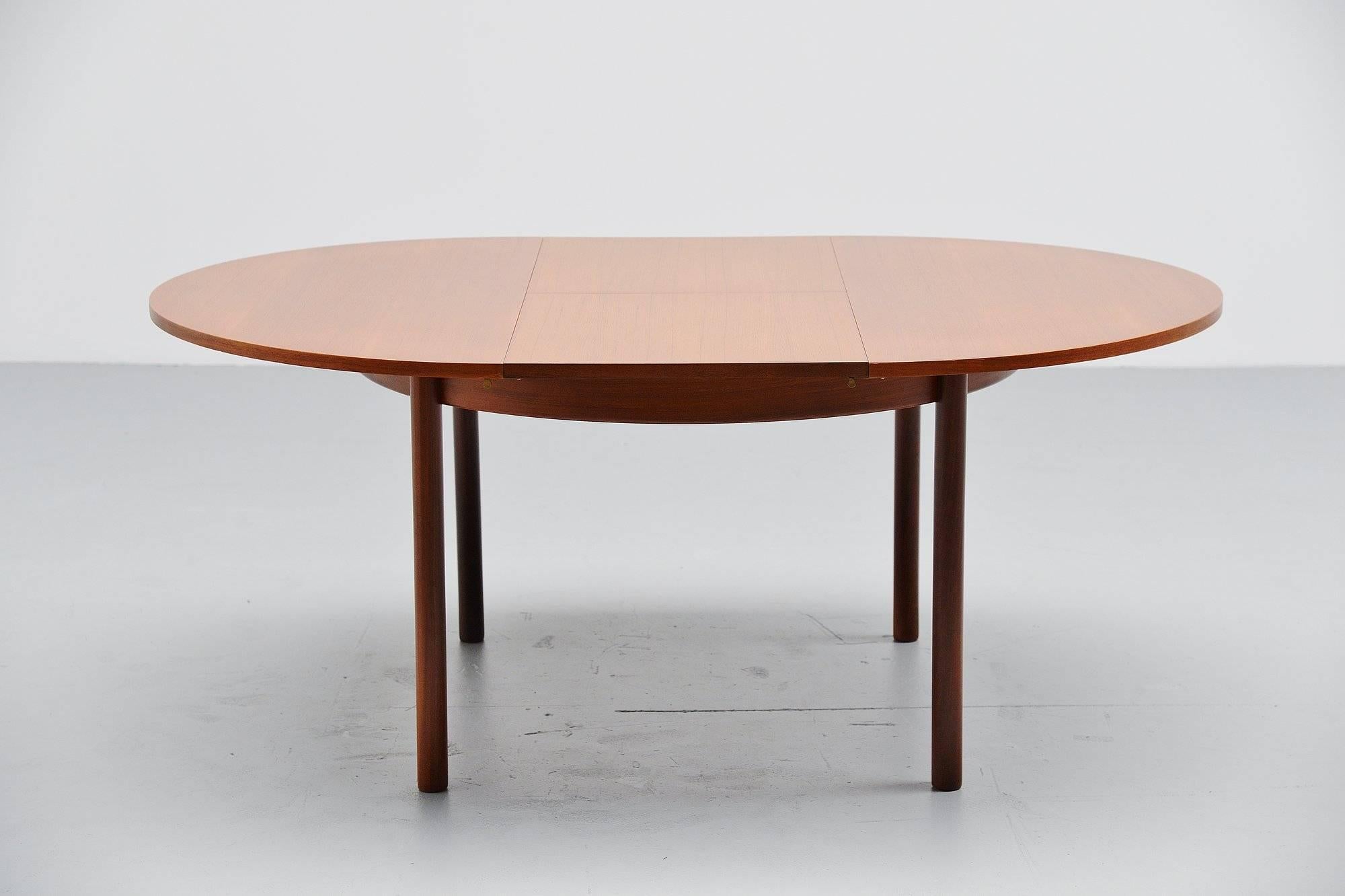 Nice teak wooden dining table made by unknown designed or manufacturer, Denmark 1960. This table is in the manner of Borge Mogensen for sure but we couldn't find any information about this table. It is made of high quality teak wood and has a nice