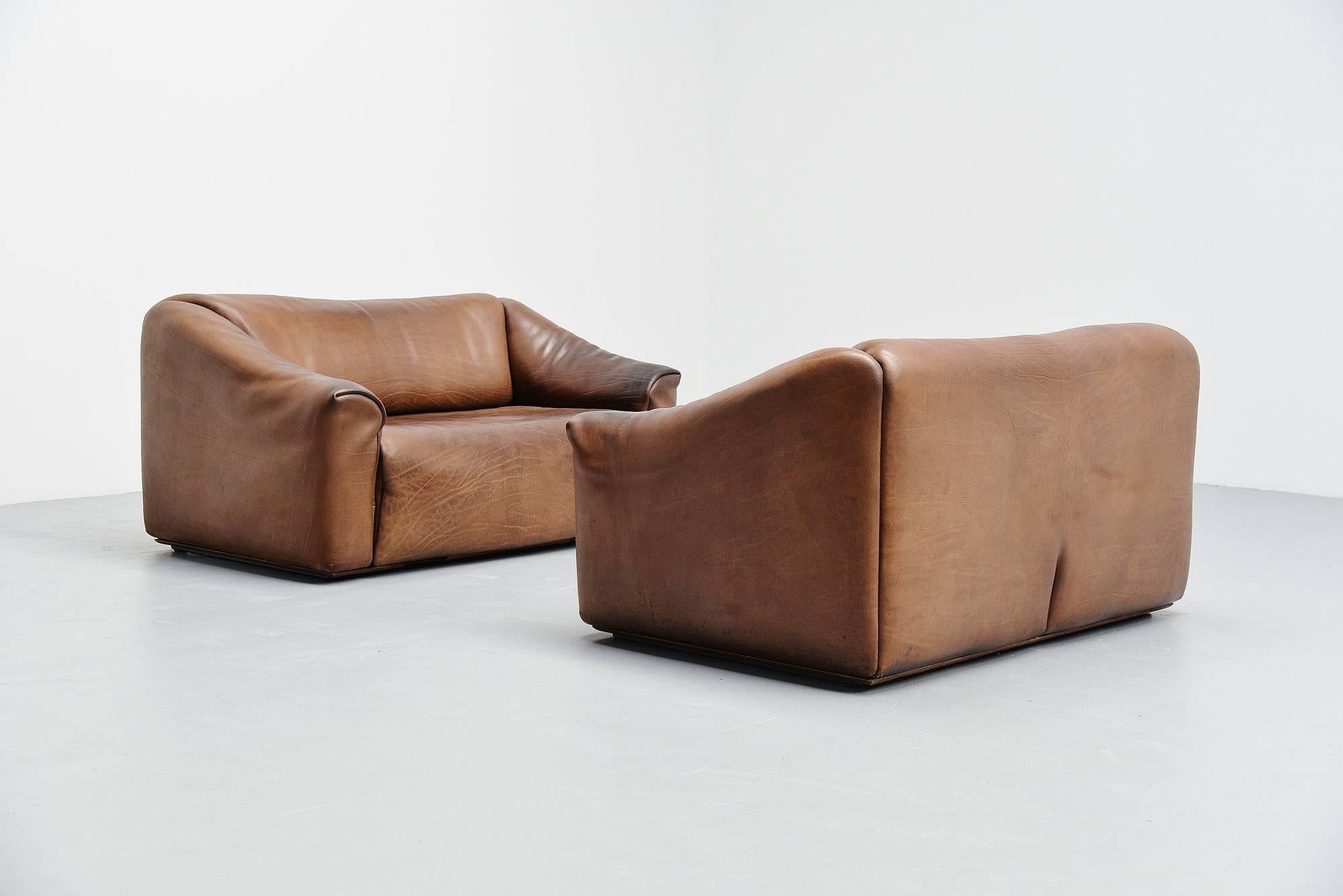 Very nice pair of DS47 sofas designed and manufactured by De Sede, Switzerland 1970. These heavy quality sofas are made of very thick buffalo leather of the best quality. De Sede is well-known for its quality seating and comfortable seating