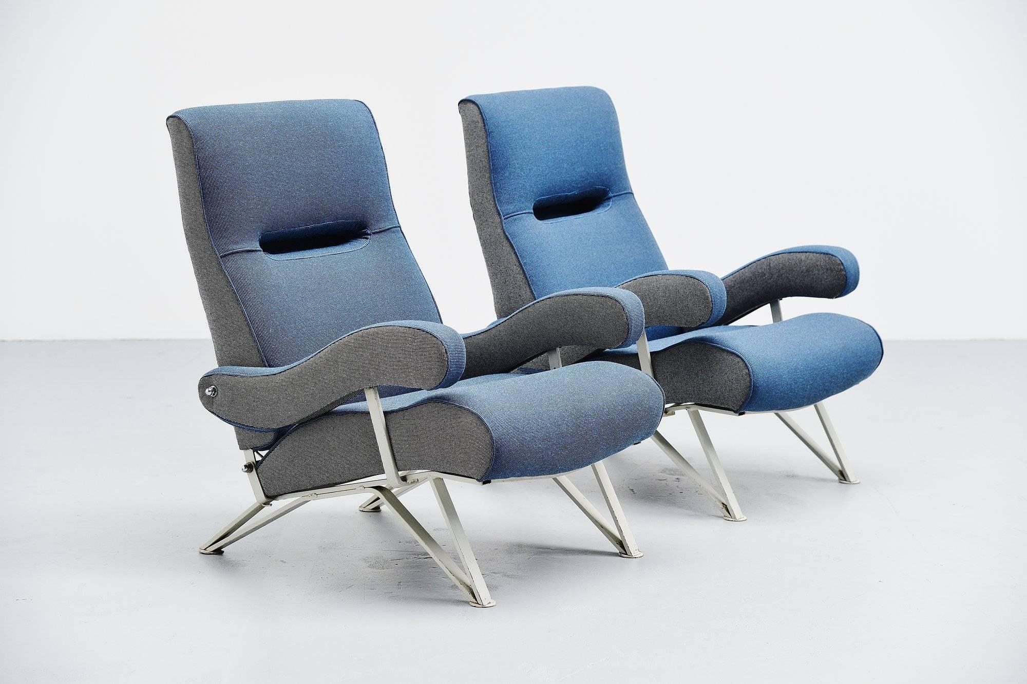 Fantastic shaped pair of reclining chairs designed by Gianni Moscatelli and manufactured by Formanova, Italy, 1959. The chairs have light grey painted metal frames and are newly upholstered with high quality fabric by de Ploeg. Very nice two tone