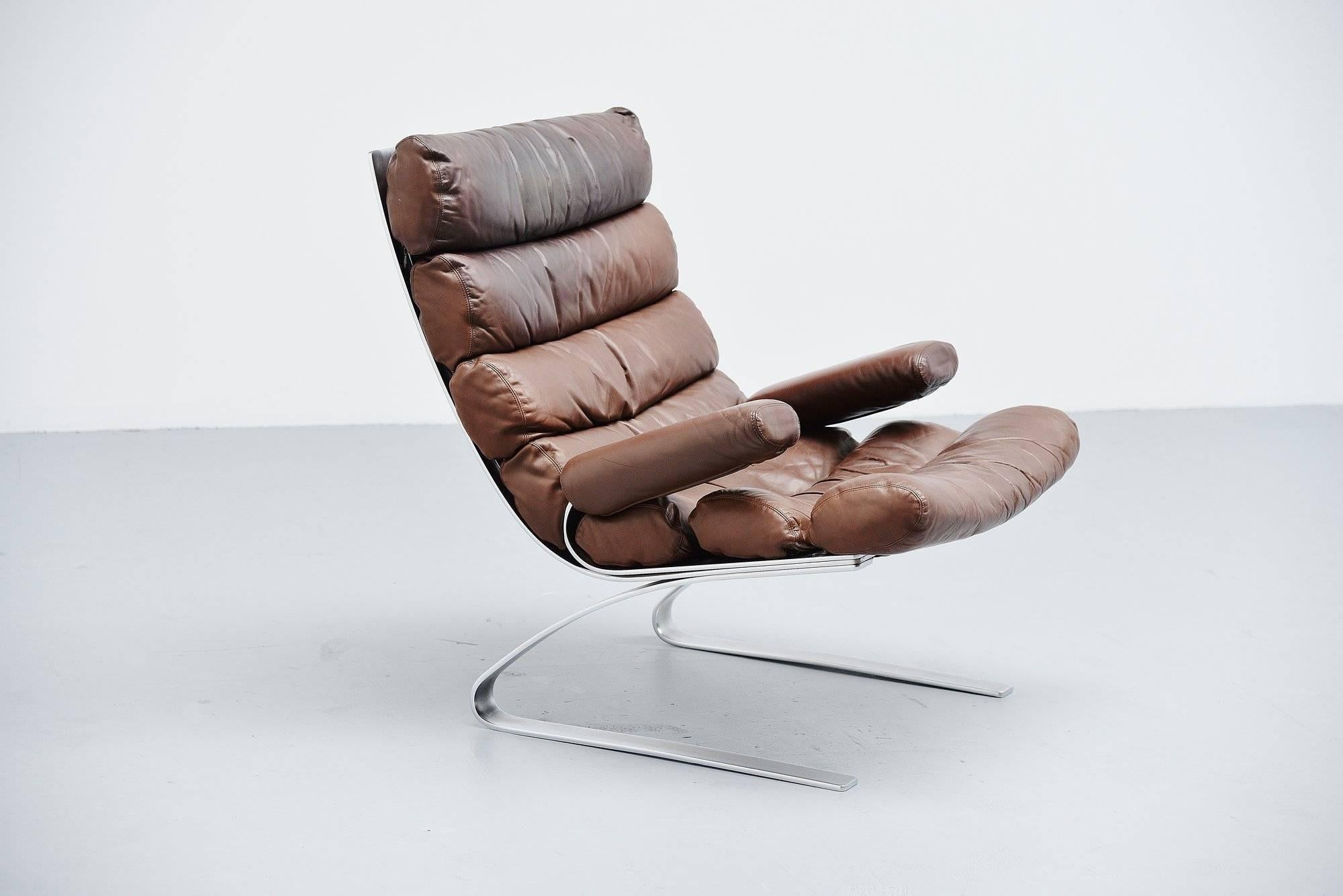 Comfortable large 'Sinus' lounge chair designed by Reinhold Adolf & Hans Jürgen Schröpfer, manufactured by COR Germany, 1976. The chair has a brushed steel frame and chocolate brown seat. This chair seats very comfortable and relaxing, the leather