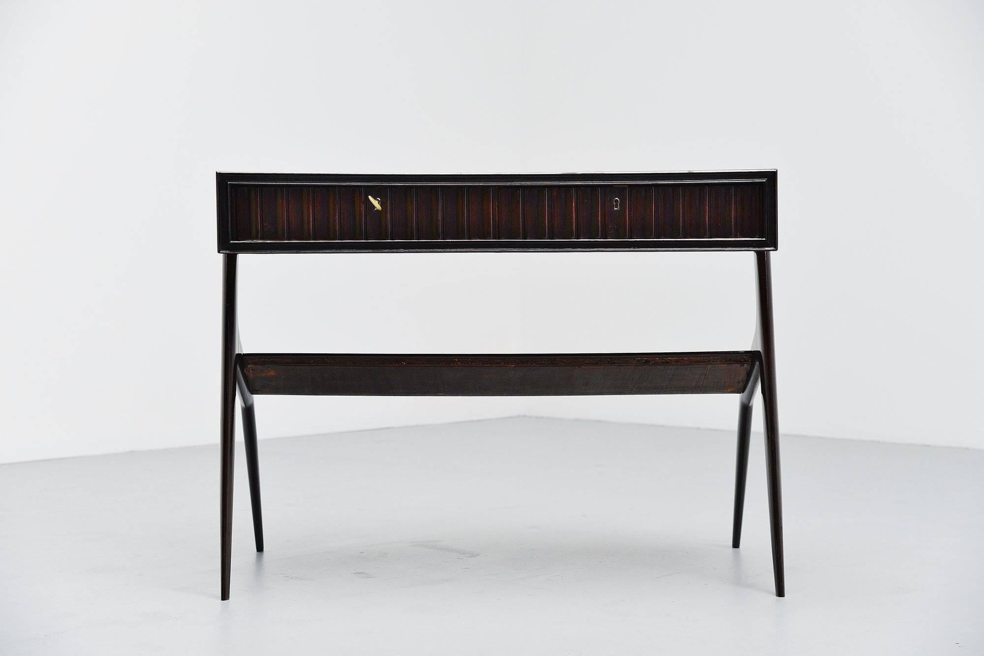Fantastic shaped small writing desk attributed to Ico Parisi, Italy, 1950. The shape of this desk is very similar to several designs by Ico Parisi, the organic lines are very characteristic for the designs by Parisi. The desk has dark stained beech