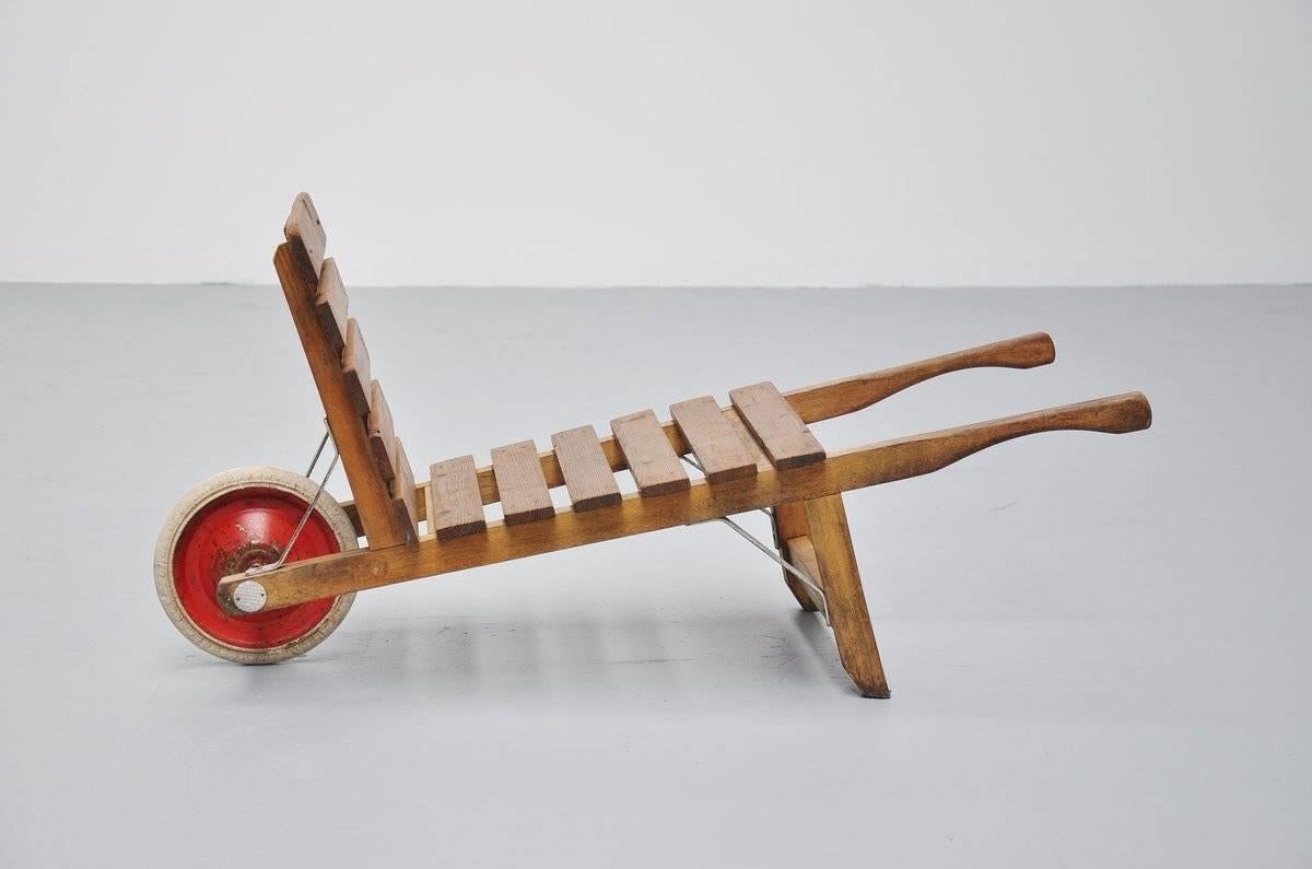 Wheelbarrow von Ko Verzuu für Kinder, 1950 (Moderne der Mitte des Jahrhunderts) im Angebot