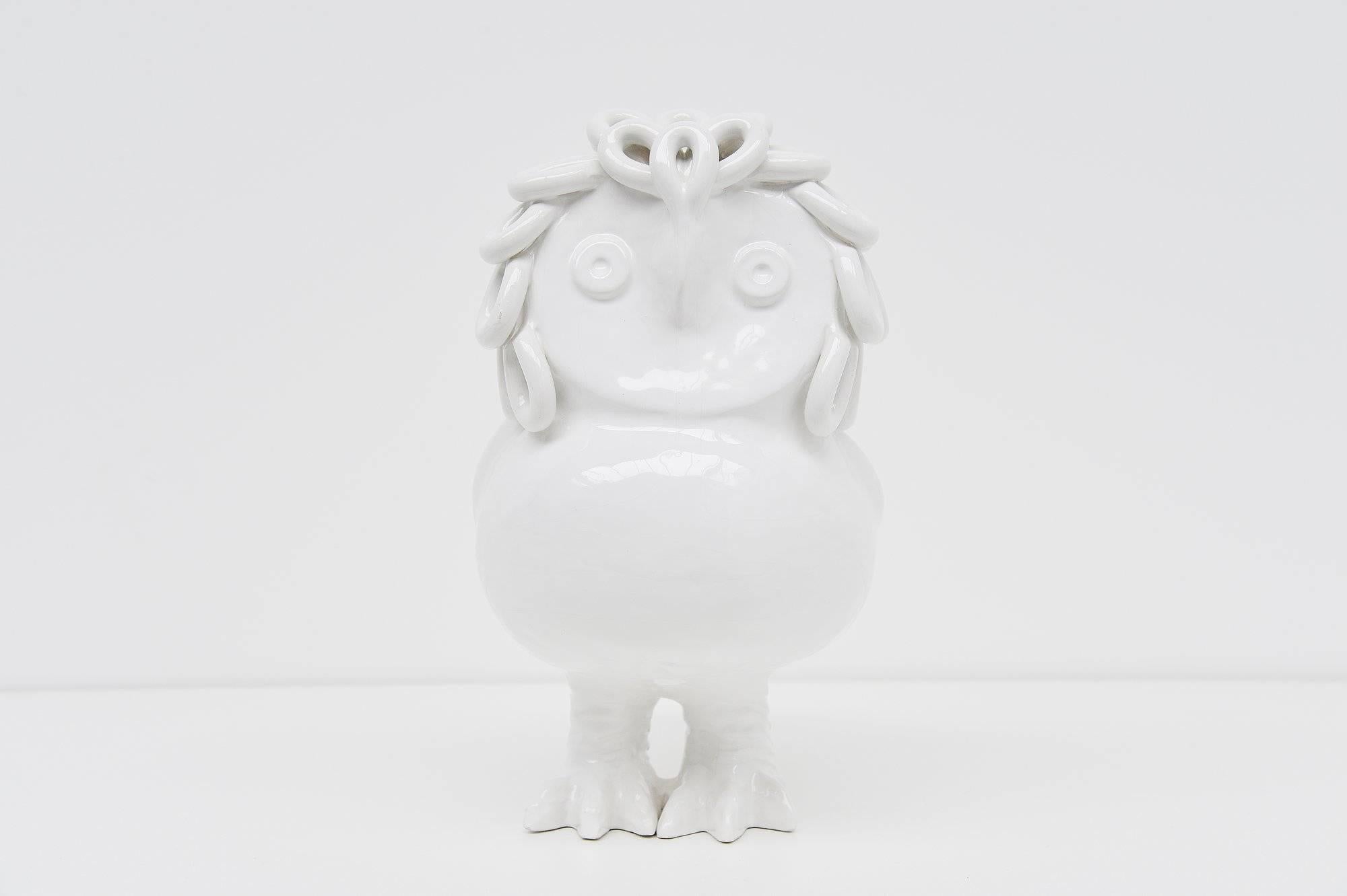 Very nice ceramic owl most probably made by Therese and Marie Henriette Bataille, France 1960. This white glazed ceramic owl was visibly inspired by the work of Pablo Picasso. Picasso was a source of inspiration to the work of these two sisters from