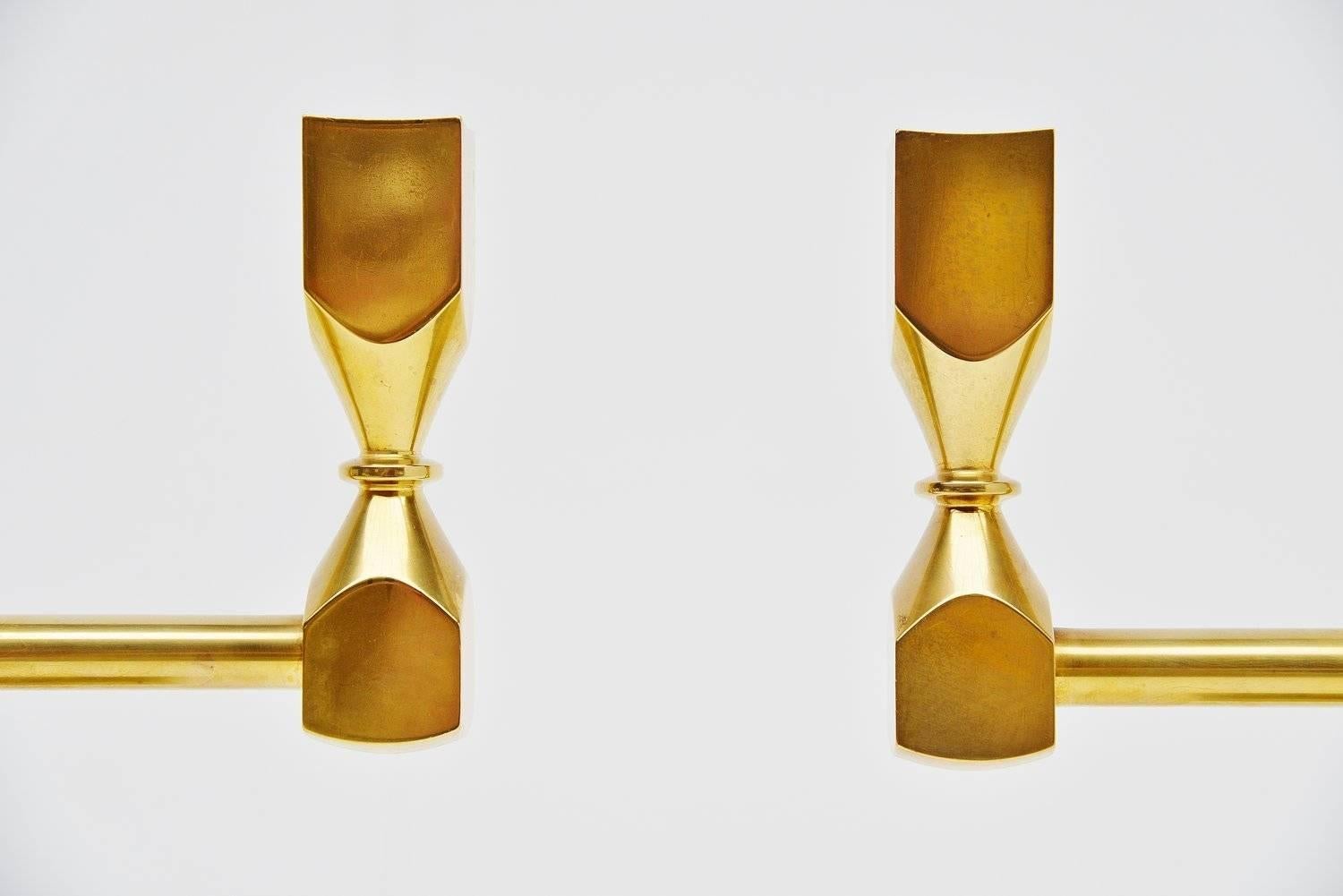 Nice and decorative pair of candleholders designed by Lars Bergsten, Sweden 1978. These candle holders are made of solid brass and they are very heavy. Stamped on the bottom Metallslojden Gusum, 1978. Very nice hand made candle holders in very good