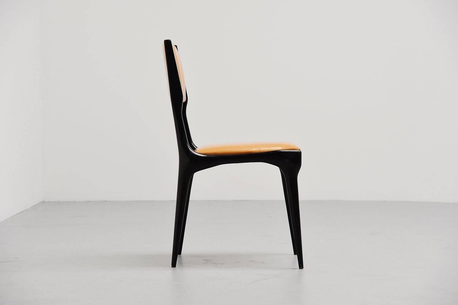 Rare side chair from the Parco dei Principi, Roma. Designed by Carlo de Carli and Gio Ponti for Cassina, Italy, 1954. This chair has a black lacquered walnut frame and still has its original orange brown faux leather upholstery. The chair is in very