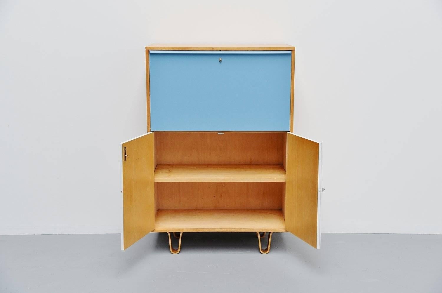 Pastoe CB07 Writing Desk by Cees Braakman, Holland, 1950 In Excellent Condition In Roosendaal, Noord Brabant