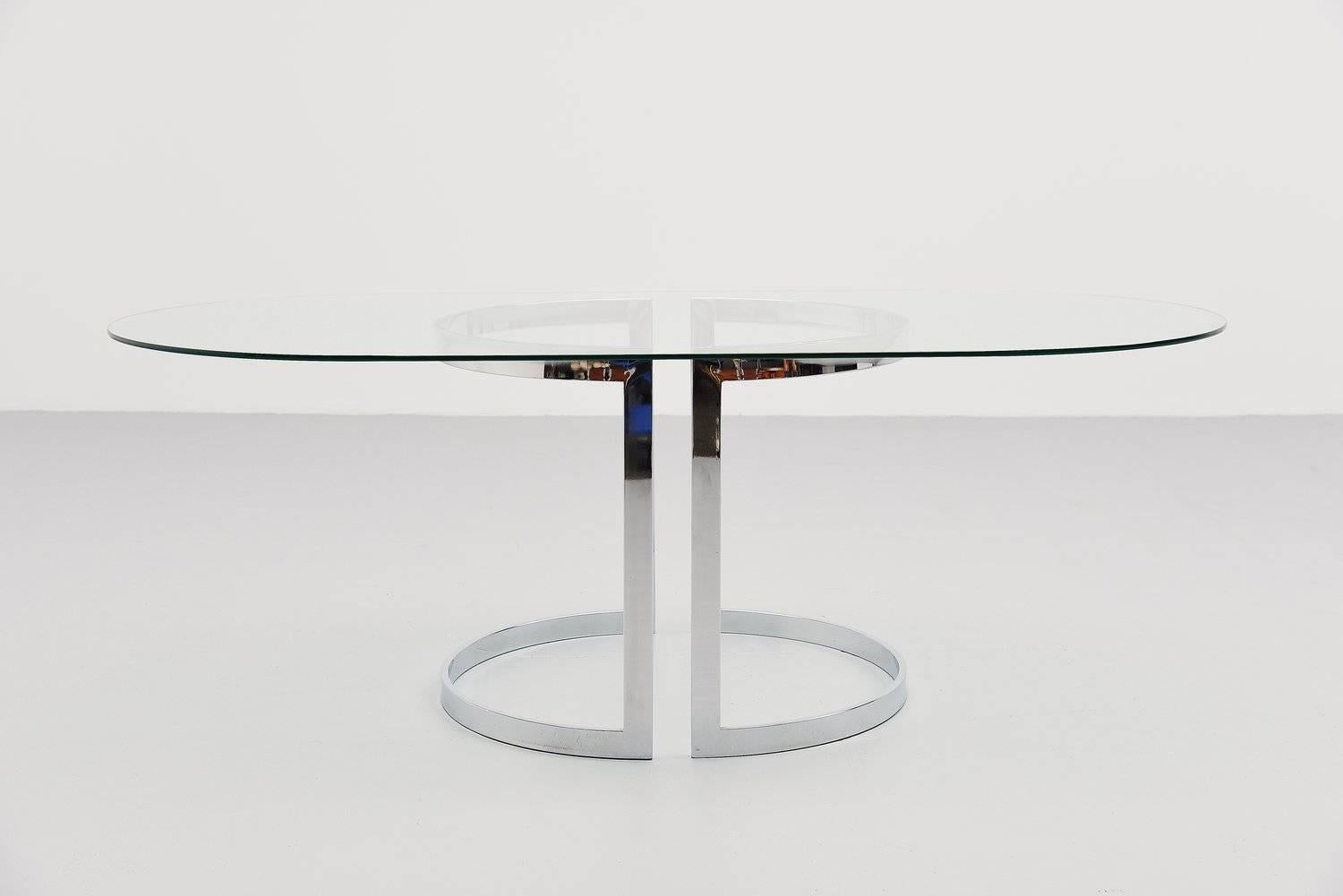Very nice and elegant dining table by Cidue, Italy, 1970. This table has two half round shaped legs and a large oval glass top. The legs and the top are in excellent condition, no chips to the glass only very minor surface wear. Have a look at our