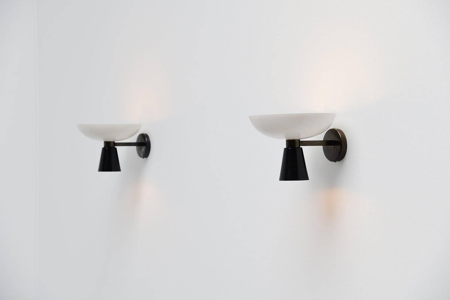 Italian pair of wall lamps diabolo shades in black and white with brass arm by Stilnovo, Italy 1950. These wall lamps have black and whit lacquered shades, they have been refinished but they have the original colors. The arm is made of patinated