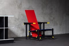 Gerrit Rietveld red and blue chair Gerard vd Groenekan 1975