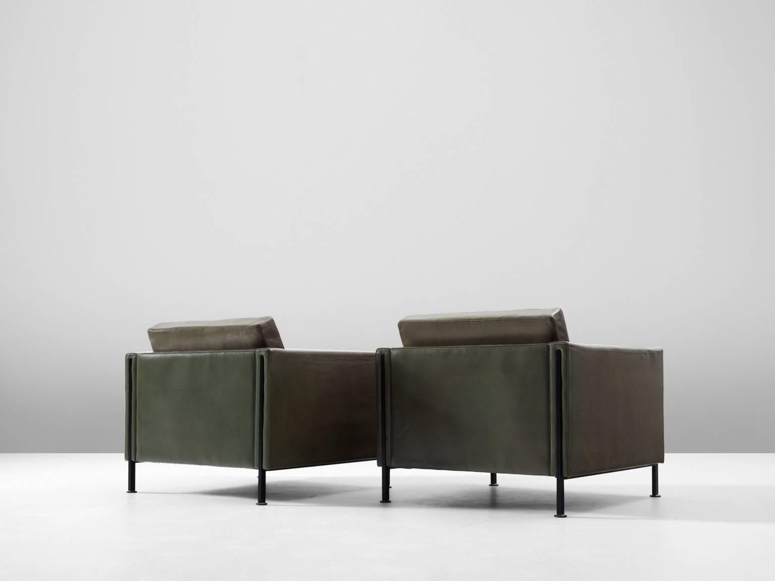 Mid-Century Modern Pair of Armchairs by Pierre Paulin for Artifort 
