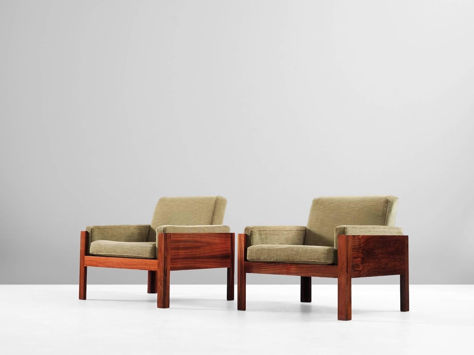 Pair of armchairs, in rosewood and fabric, scandinavia 1960s. 

Set of lounge chairs with a cubic and modern design. These chairs get a more open character by the four legs. The grain of the rosewood is beautiful visible on the wooden frame.