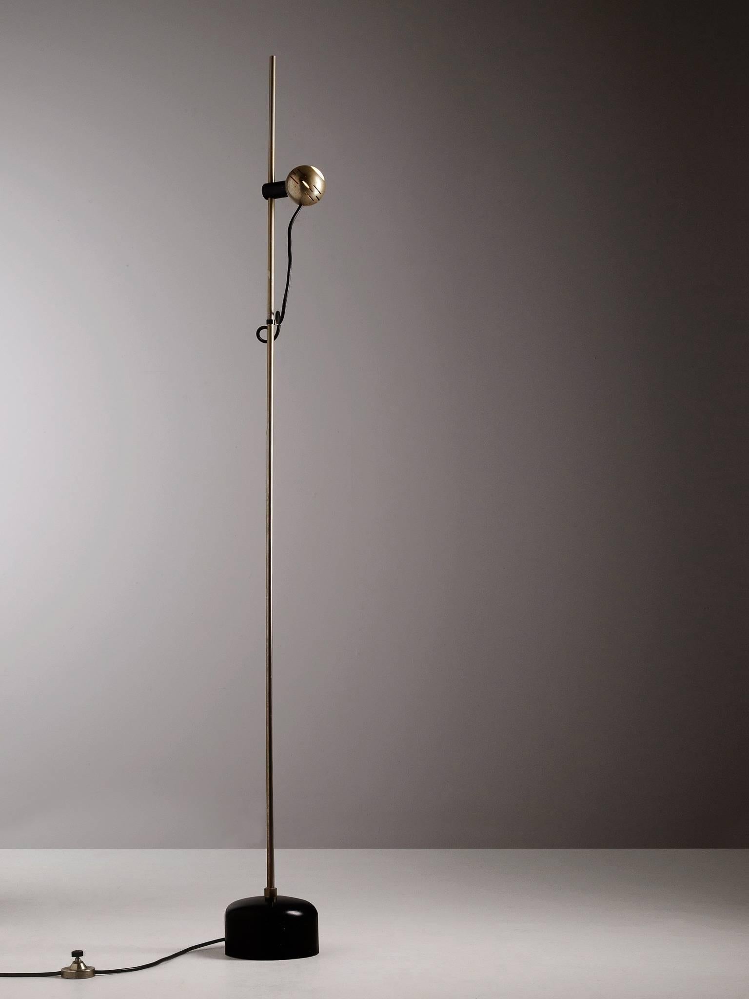 Floorlamp, in metal, by Angelo Lelli for Arredoluce, Italy 1958.

Modern floorlamp by Angelo Lelii. This simplistic design is more than meets the eye. The lamp consist of a round black coated metal base and silver colored metal stern with one