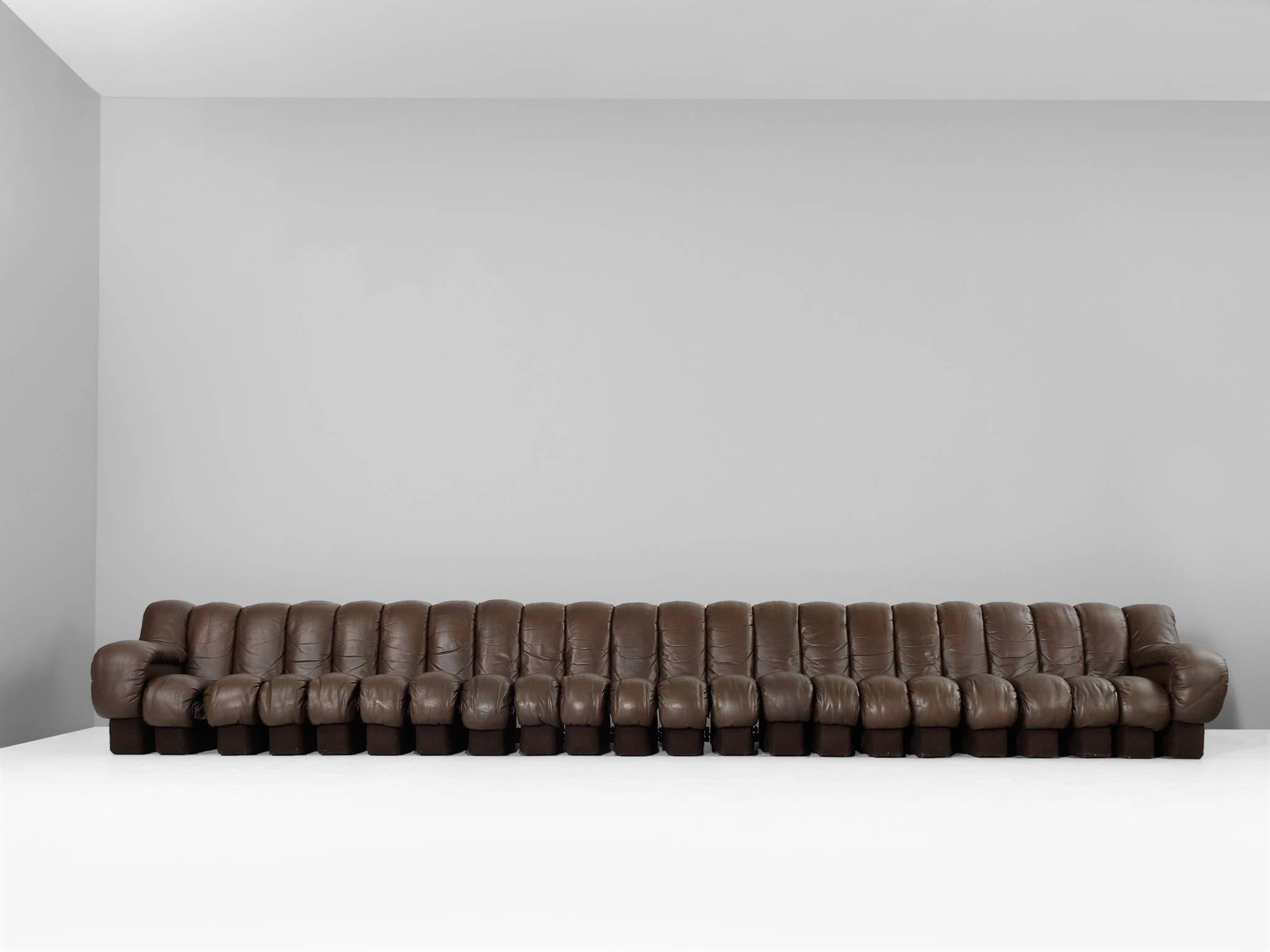 De Sede ‘Snake’ DS-600, in dark brown leather, Switzerland, 1972.

DeSede 'Non Stop' sectional sofa containing 22 pieces in original dark brown leather, of which 20 center pieces and 2 armrests. Any number of pieces can be zipped together ensuring