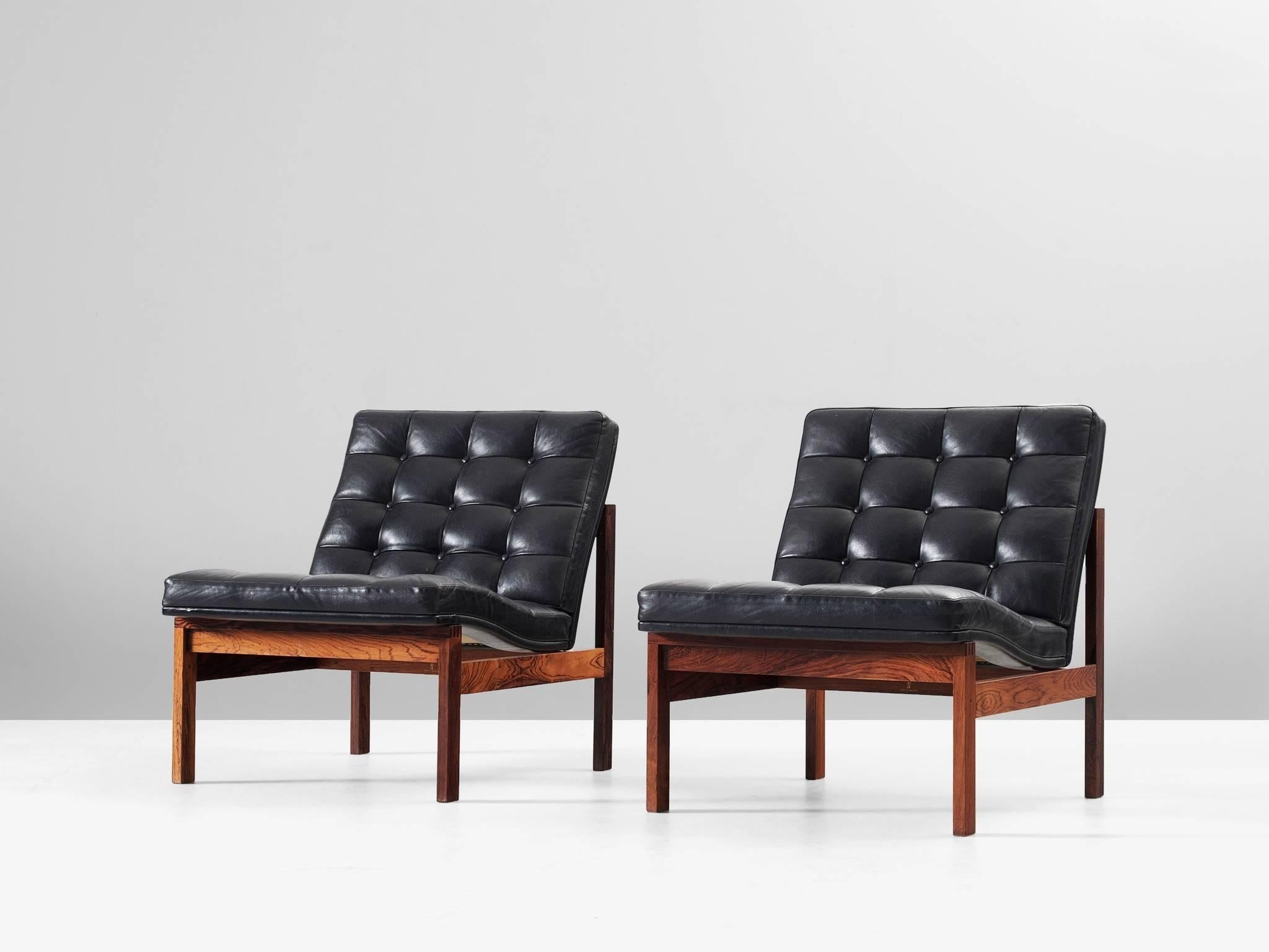Pair of easy chairs, in rosewood and leather, by Ole Gjerløv-Knudsen & Torben Lind for France & Søn, Denmark, 1962.

Modern set of easy chairs. These chairs have a tight and simple design. With a frame of rosewood and L-shaped seating. The