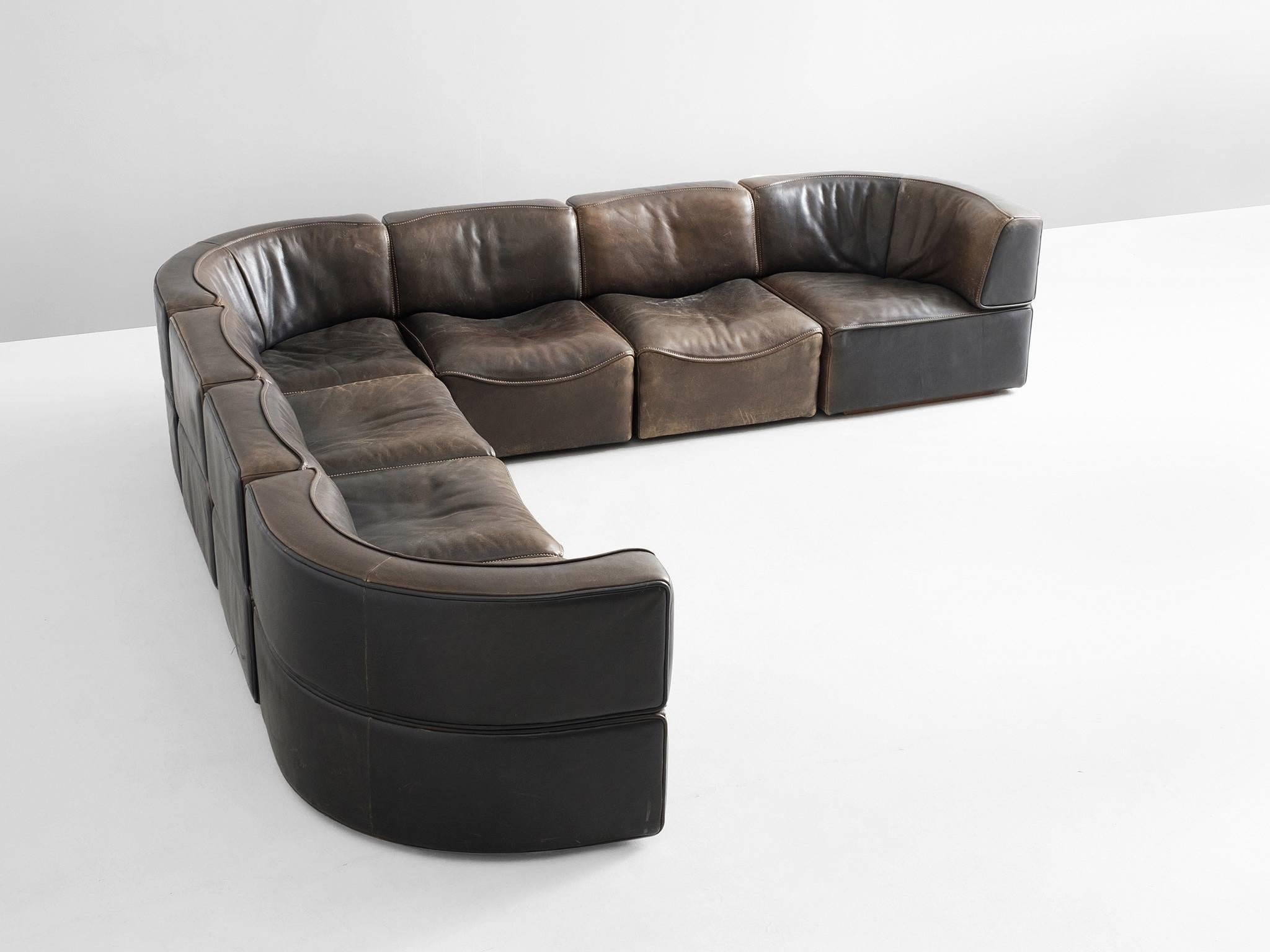 Sectional sofa model DS-15, in leather, by De Sede, Switzerland 1970s.

This high-quality sectional sofa contains three corner elements and four normal elements, which makes it possible to arrange this sofa to your own wishes. The design is