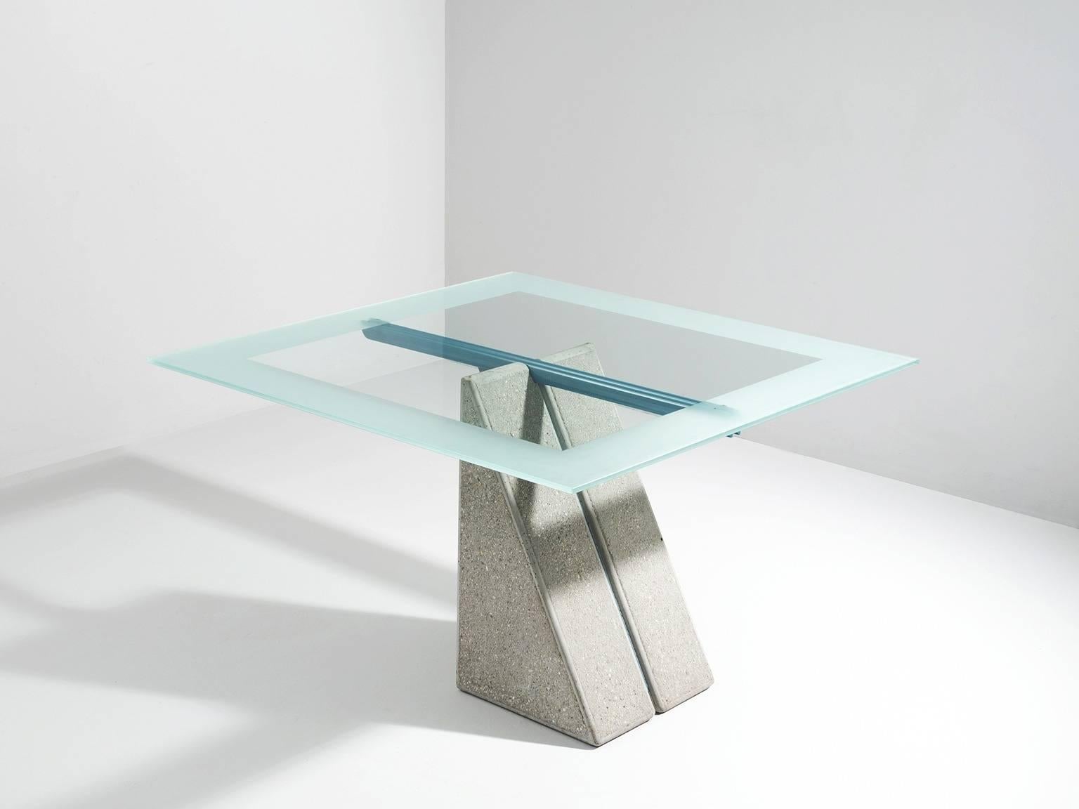 Dining table, in concrete, metal and glass, by Giovanni Offredi for Saporiti, Italy 1970s. 

Modern Italian dining table in mixed materials. This exclusive table is an interesting piece, not only for it's design but also for the combination of