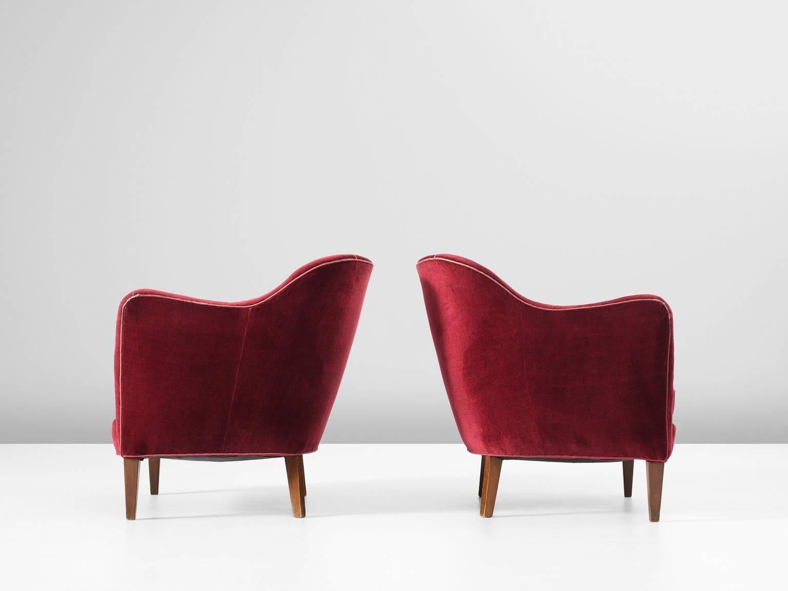 Pair of Scandinavian Armchairs in Red Velvet  In Good Condition In Waalwijk, NL