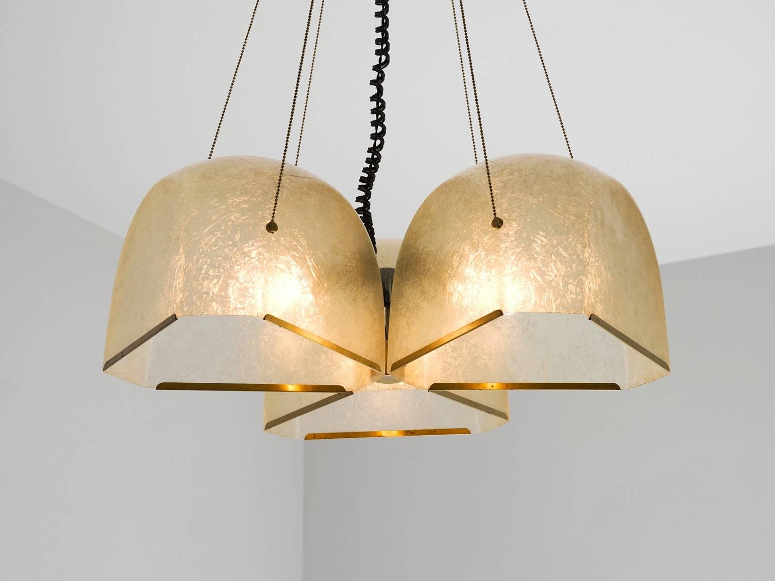 Chandelier, in fiberglass and brass by Salvatore Gregorietti, Italy, 1960s.

Sculptural chandelier by Italian designer Salvatore Gregorietti. The pendant is build op on three large resin shades. The metal wires create a beautiful composition to the
