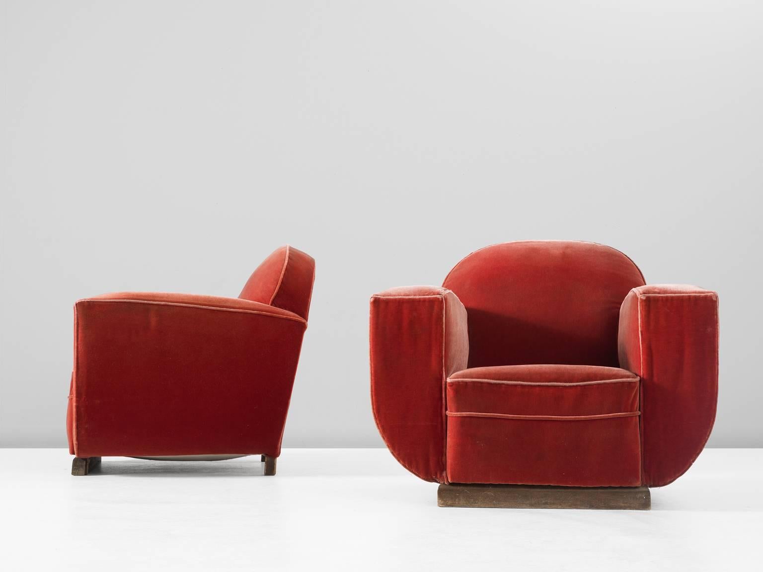 Pair of lounge chairs, in fabric and wood, France, 1940s.

Set of two late Art Deco club chairs with red-orange mohair upholstery. Very voluminous chairs with a nice variation in straight and round lines. Highly comfortable chairs. The contrasting